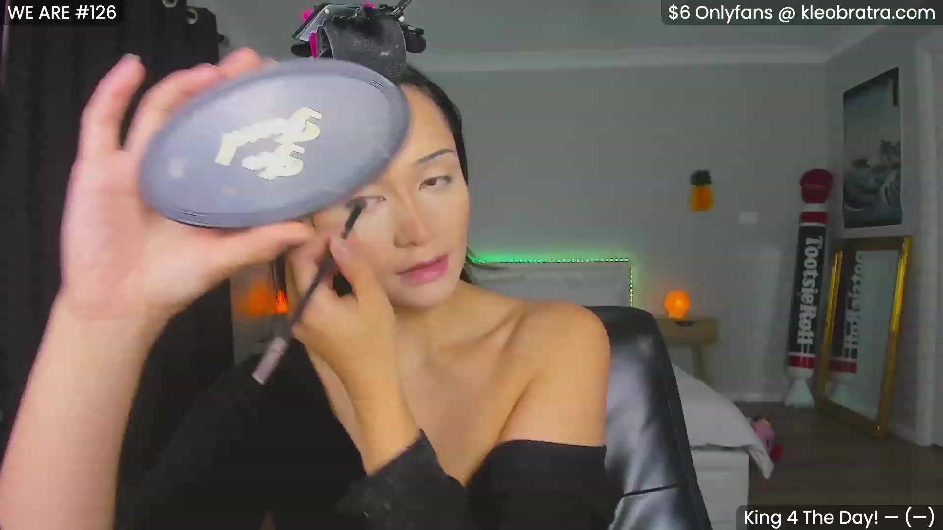 Gallery image thumbnail from KleoBratra's myfreecams stream on, 11/04/2023, 03:00 image 15 of 20