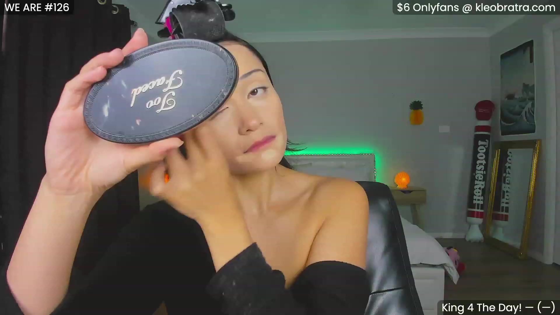 Gallery image thumbnail from KleoBratra's myfreecams stream on, 11/04/2023, 03:00 image 5 of 20