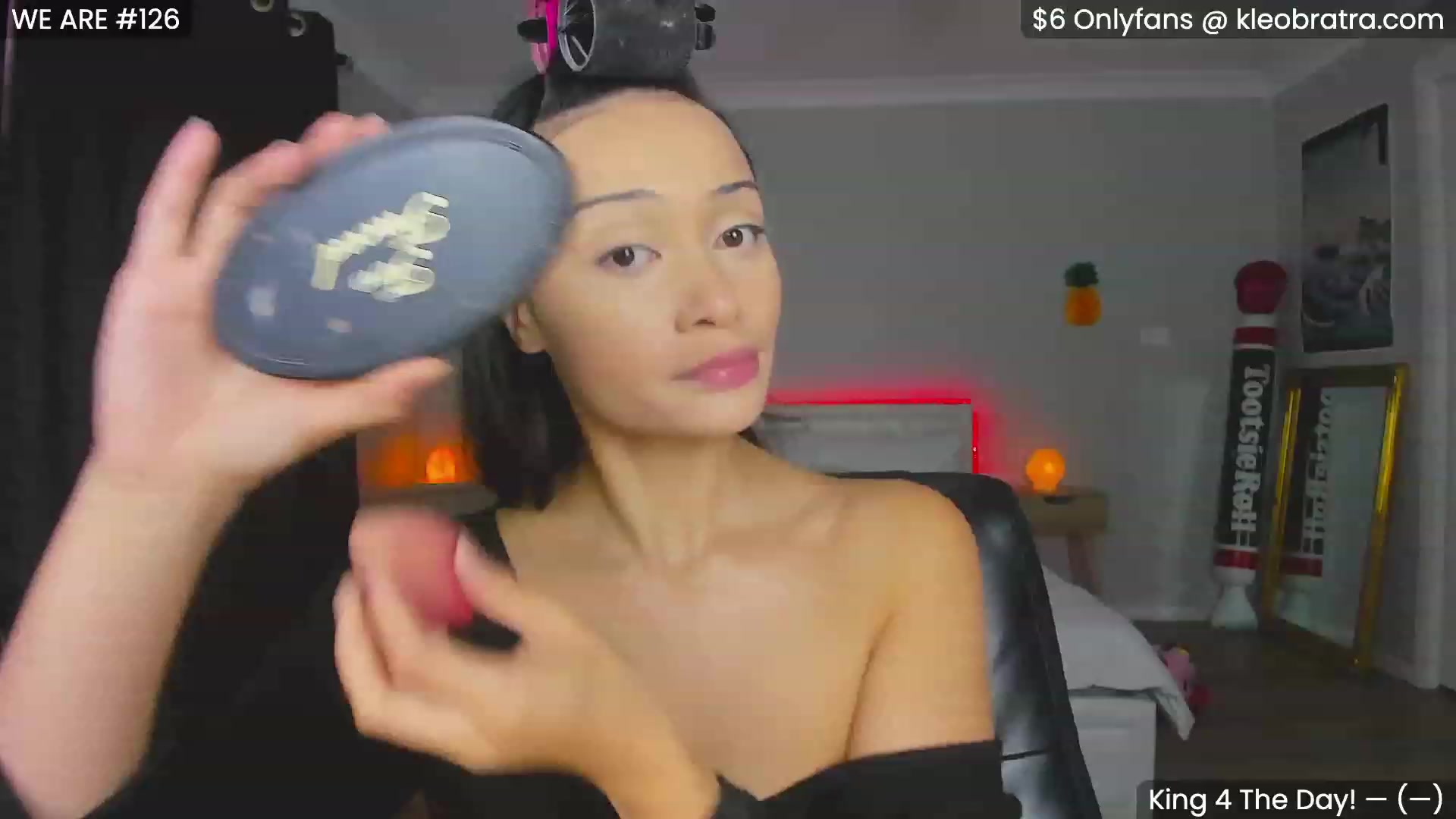 Gallery image thumbnail from KleoBratra's myfreecams stream on, 11/04/2023, 03:00 image 6 of 20