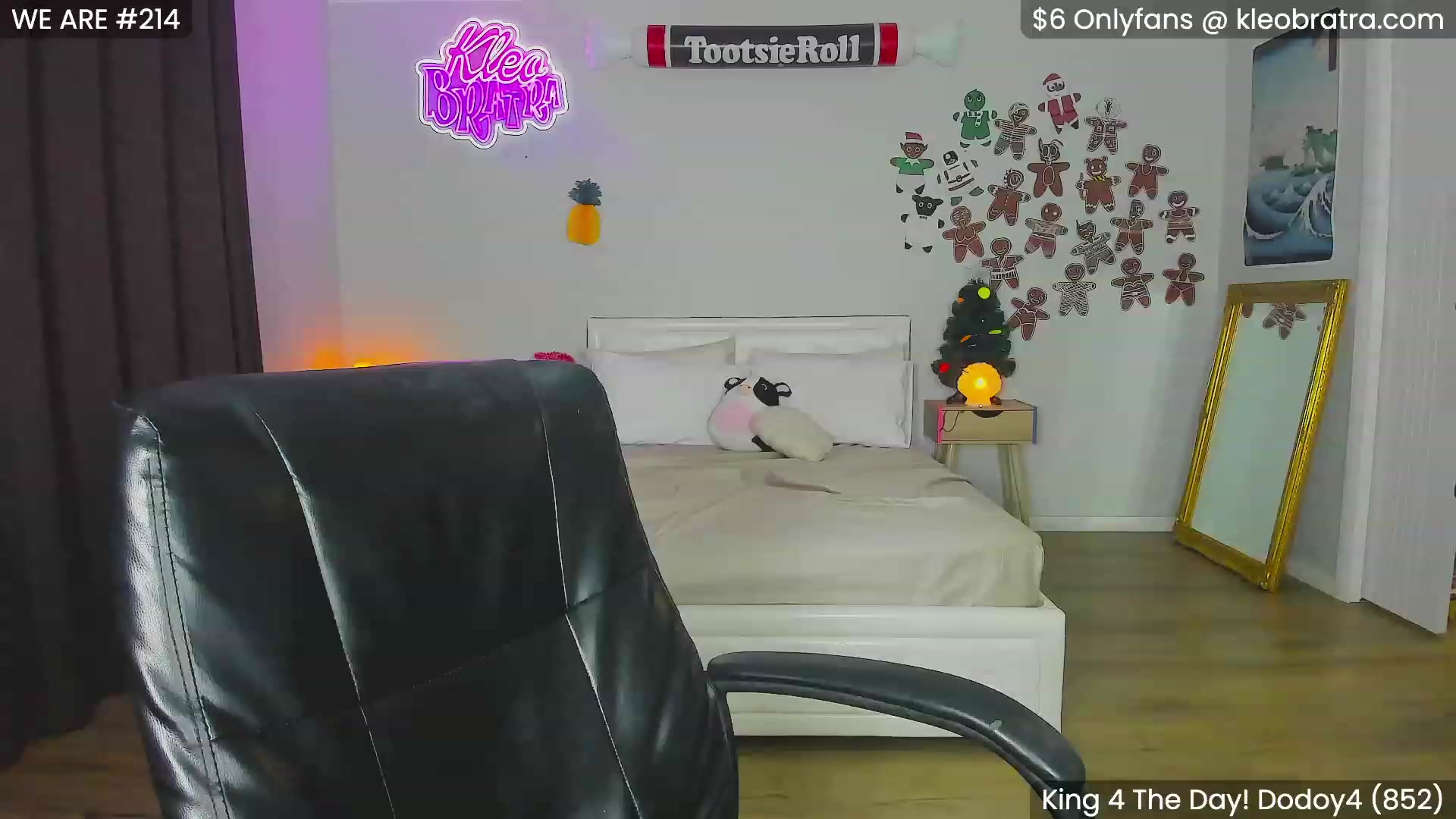 Gallery image thumbnail from KleoBratra's myfreecams stream on, 12/16/2023, 16:12 image 7 of 20