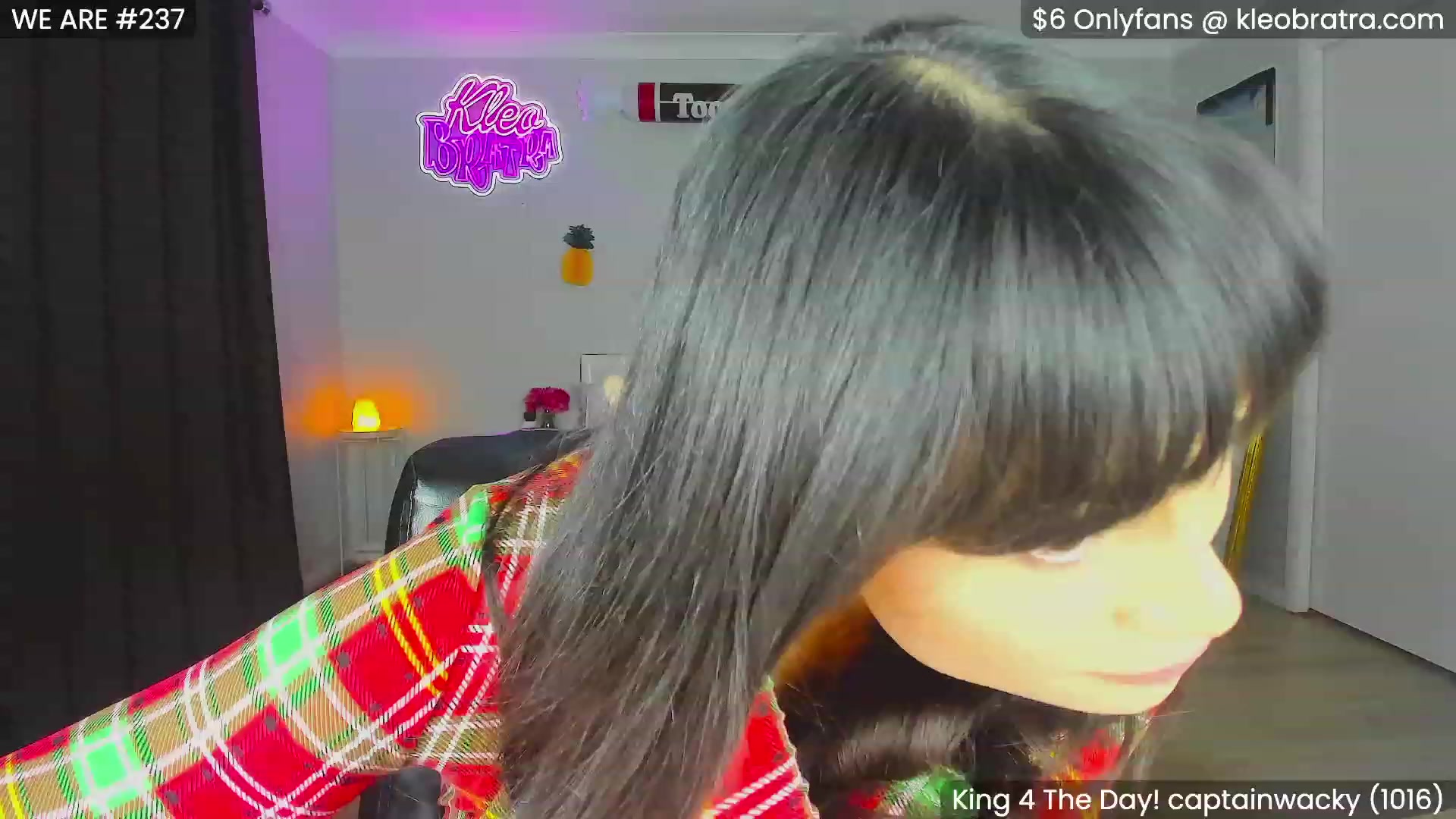 Gallery image thumbnail from KleoBratra's myfreecams stream on, 12/18/2023, 08:55 image 15 of 20