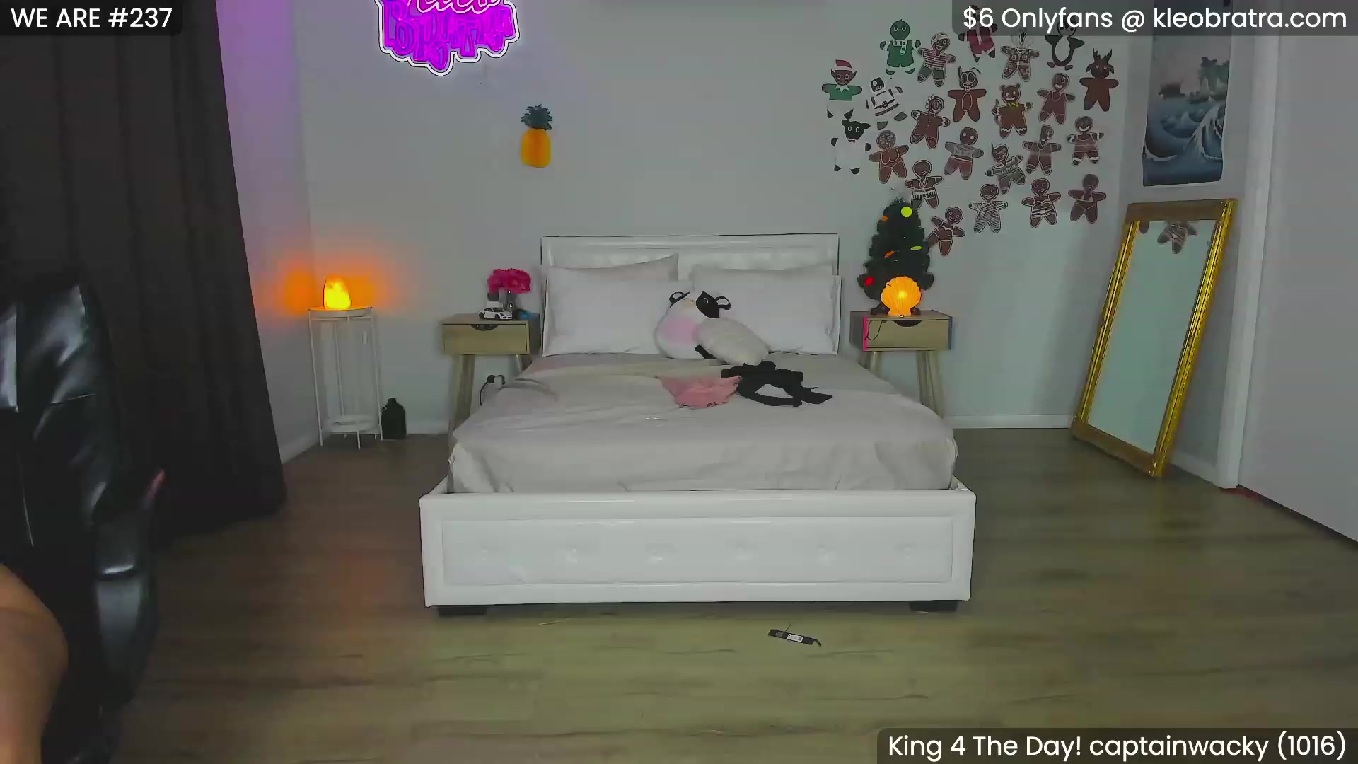 Gallery image thumbnail from KleoBratra's myfreecams stream on, 12/18/2023, 08:55 image 6 of 20