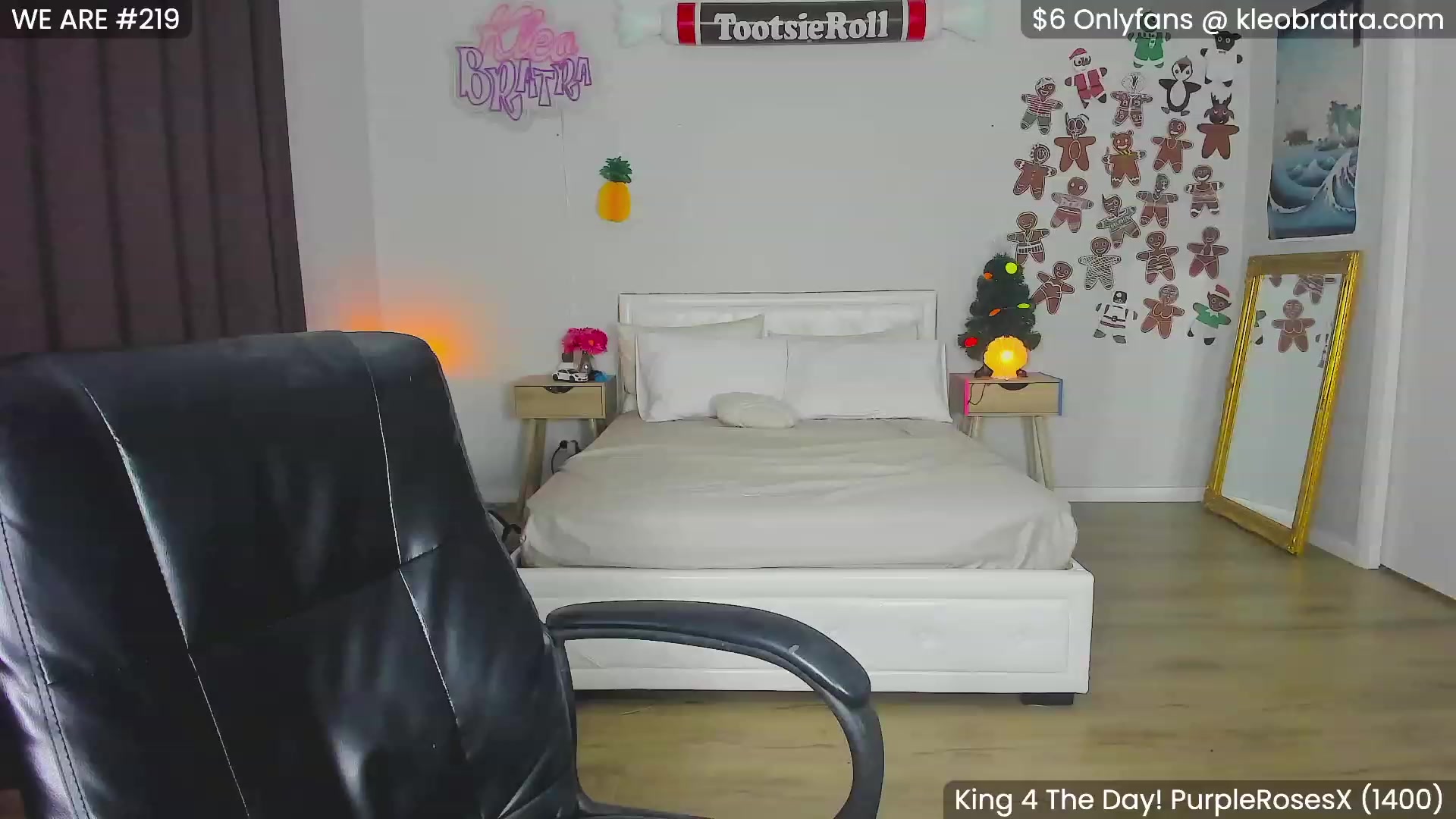 Gallery image thumbnail from KleoBratra's myfreecams stream on, 12/19/2023, 13:03 image 8 of 20