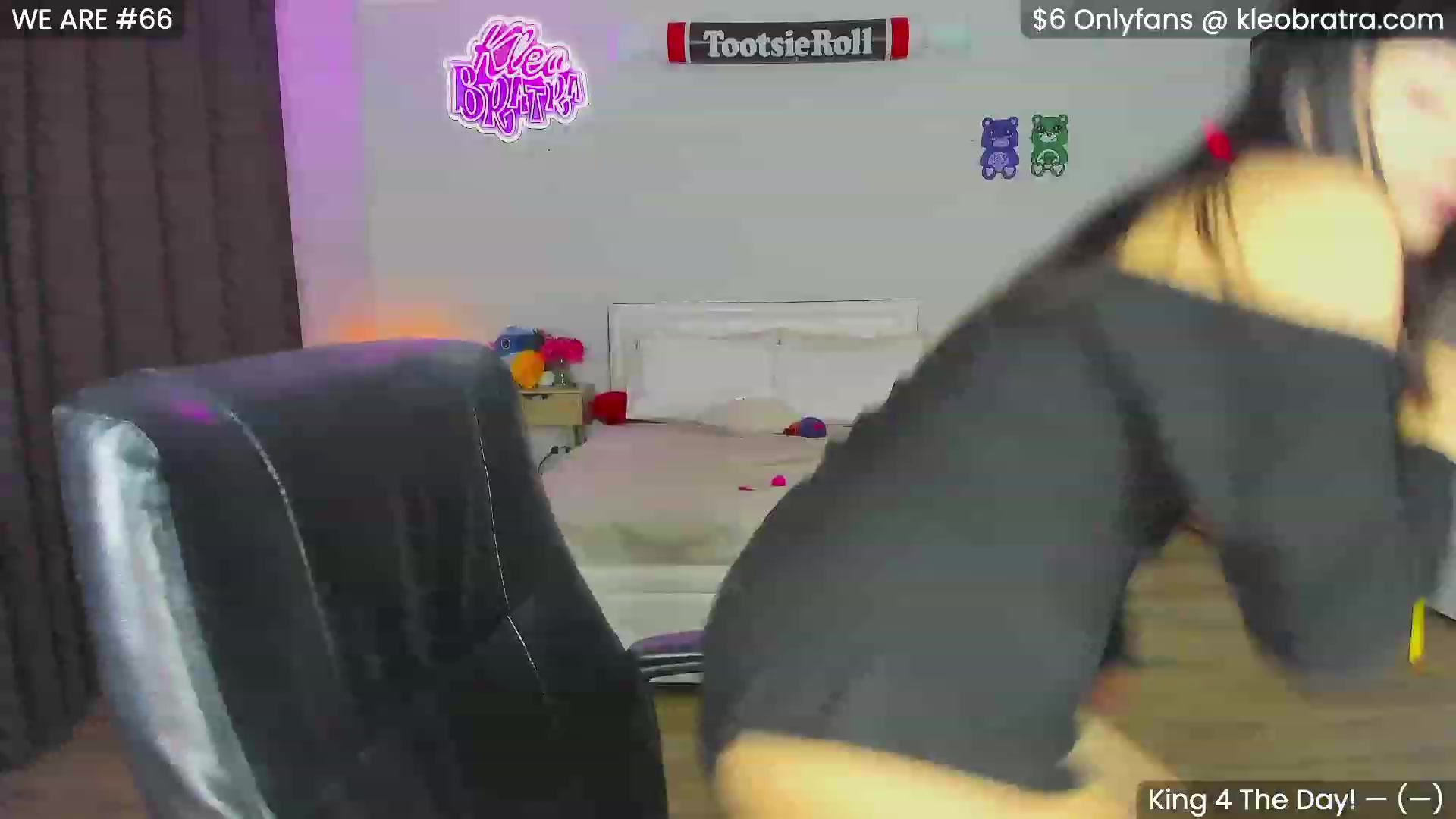 Gallery image thumbnail from KleoBratra's myfreecams stream on, 01/03/2024, 13:11 image 10 of 20