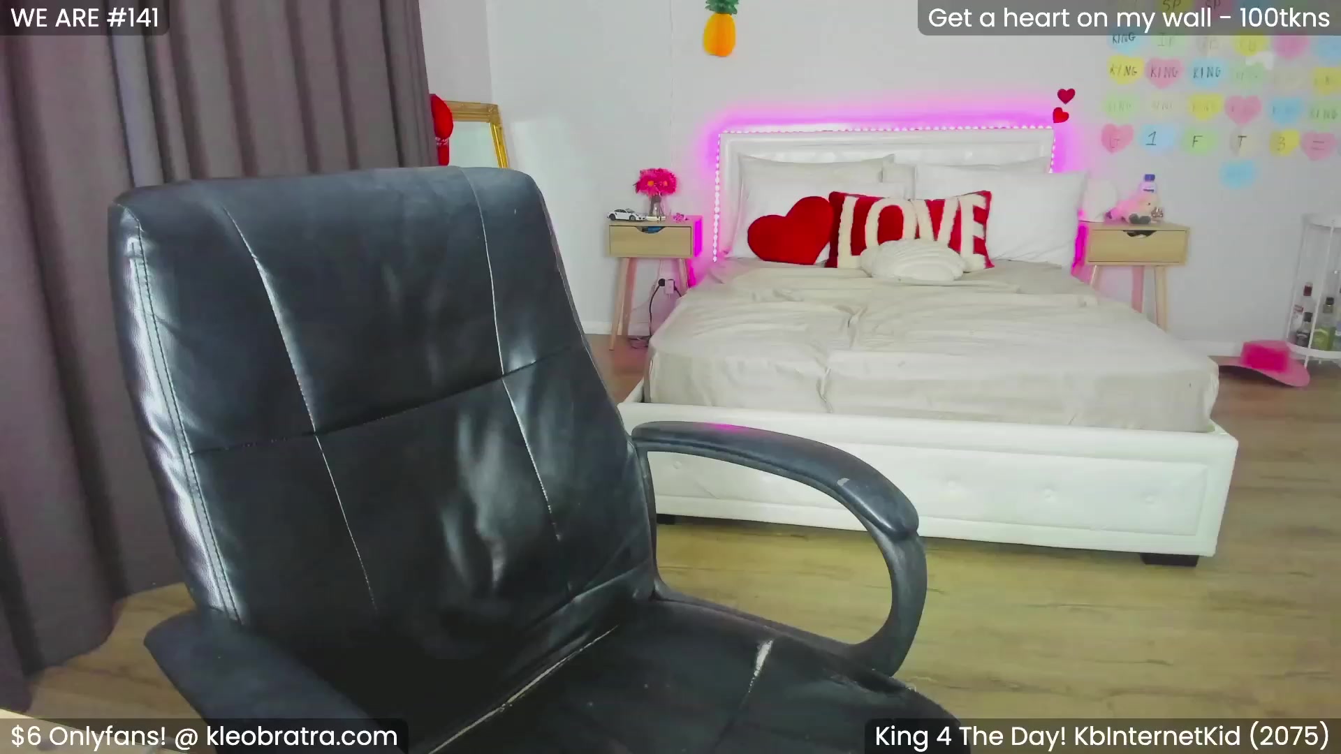 Gallery image thumbnail from KleoBratra's myfreecams stream on, 02/08/2024, 10:21 image 13 of 20