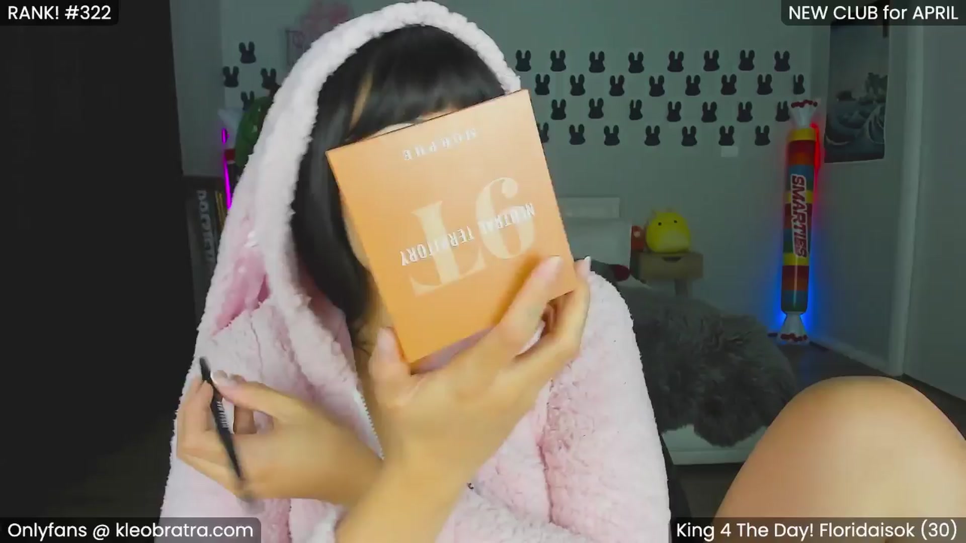 Gallery image thumbnail from KleoBratra's myfreecams stream on, 04/12/2024, 09:03 image 5 of 20
