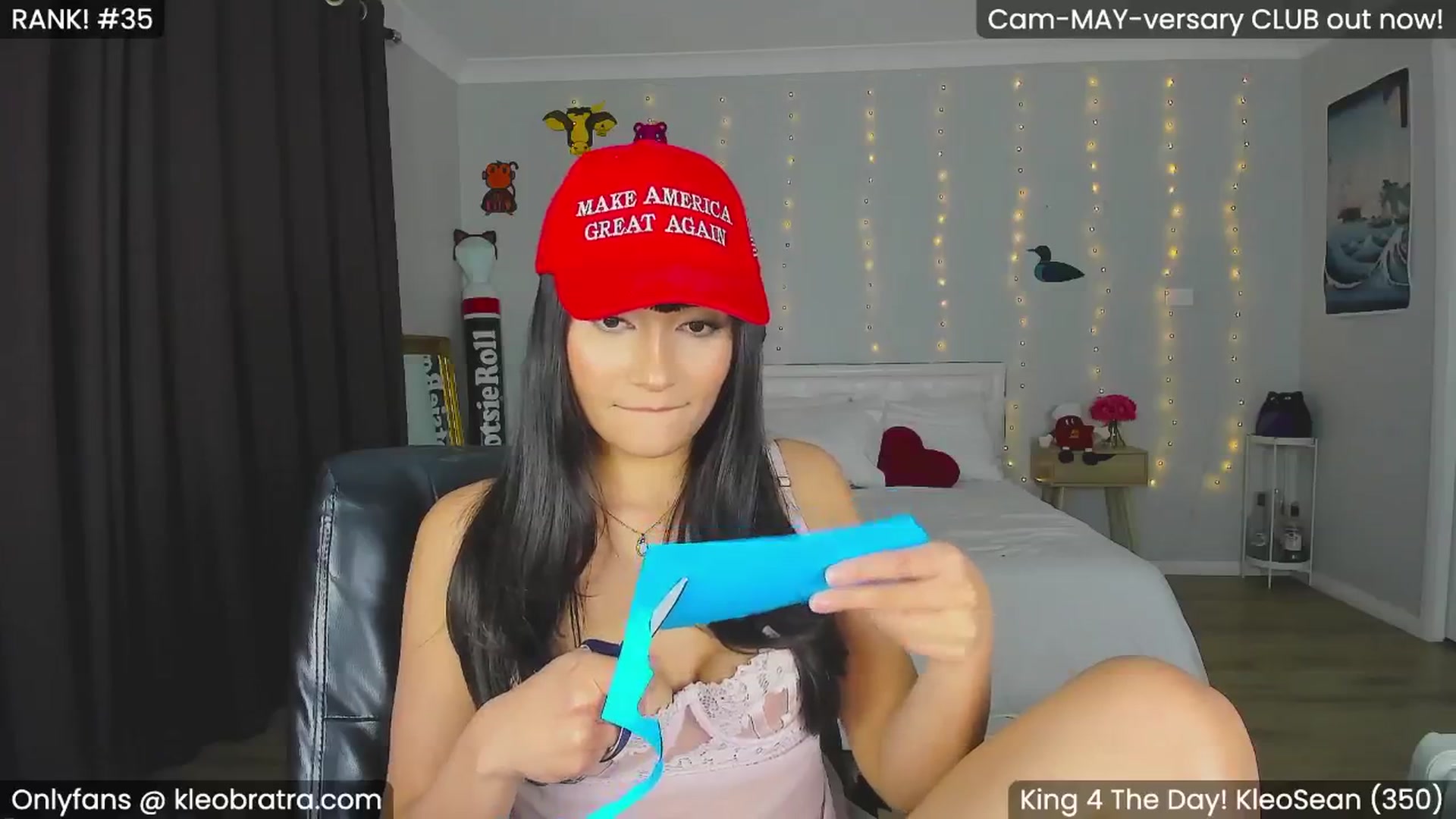 Gallery image thumbnail from KleoBratra's myfreecams stream on, 05/22/2024, 13:06 image 13 of 20