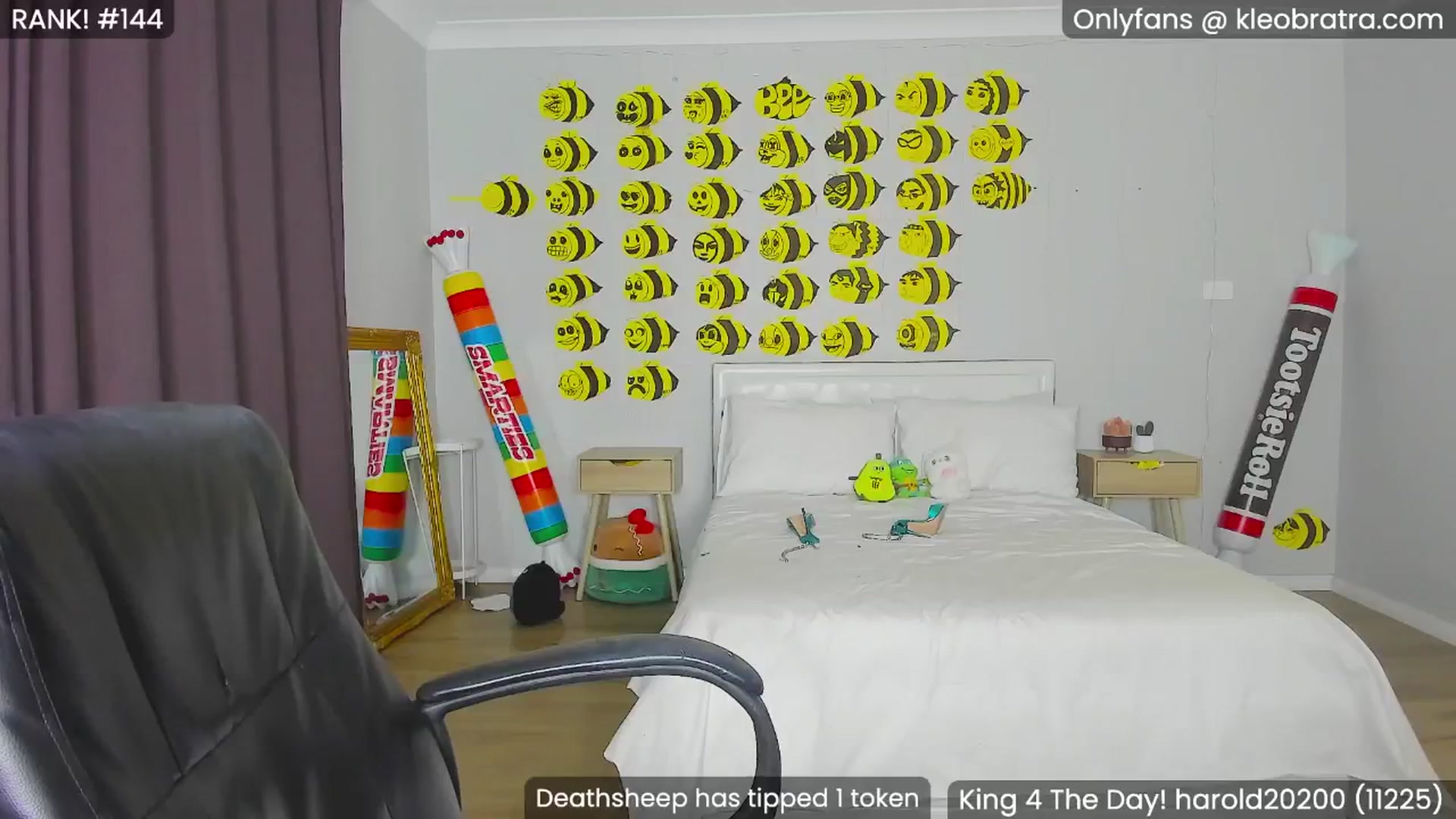 Gallery image thumbnail from KleoBratra's myfreecams stream on, 08/23/2024, 14:41 image 18 of 20
