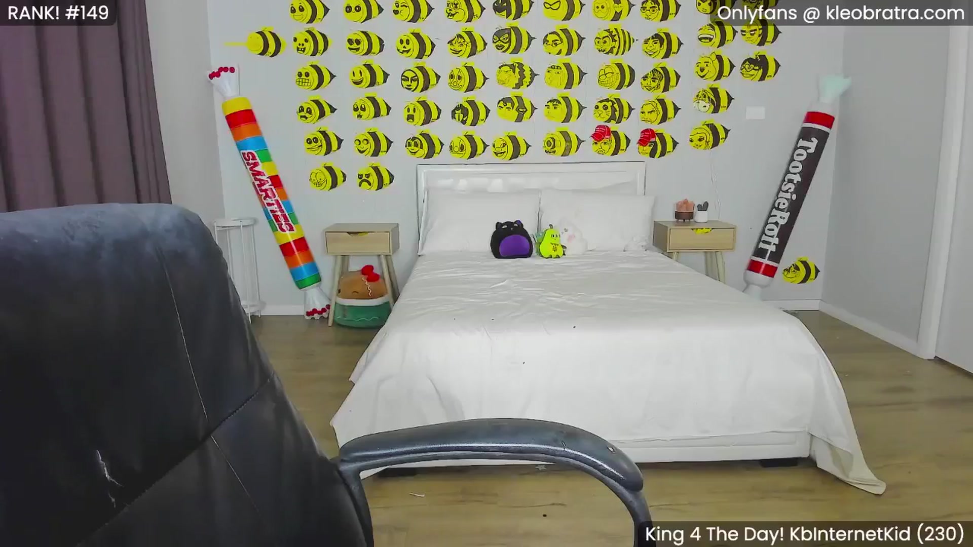 Gallery image thumbnail from KleoBratra's myfreecams stream on, 08/27/2024, 14:07 image 12 of 20