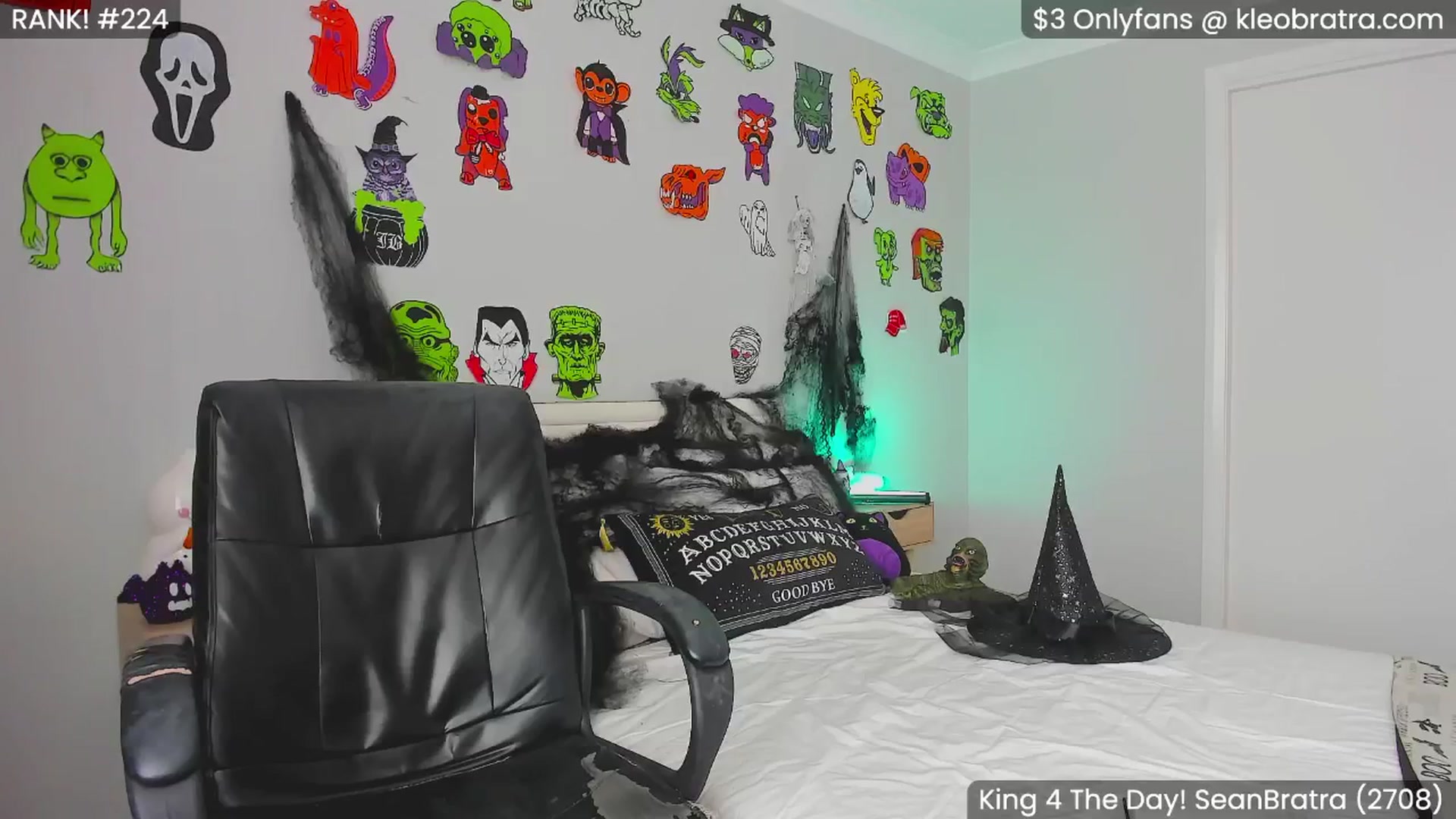 Gallery image thumbnail from KleoBratra's myfreecams stream on, 10/14/2024, 01:30 image 18 of 20