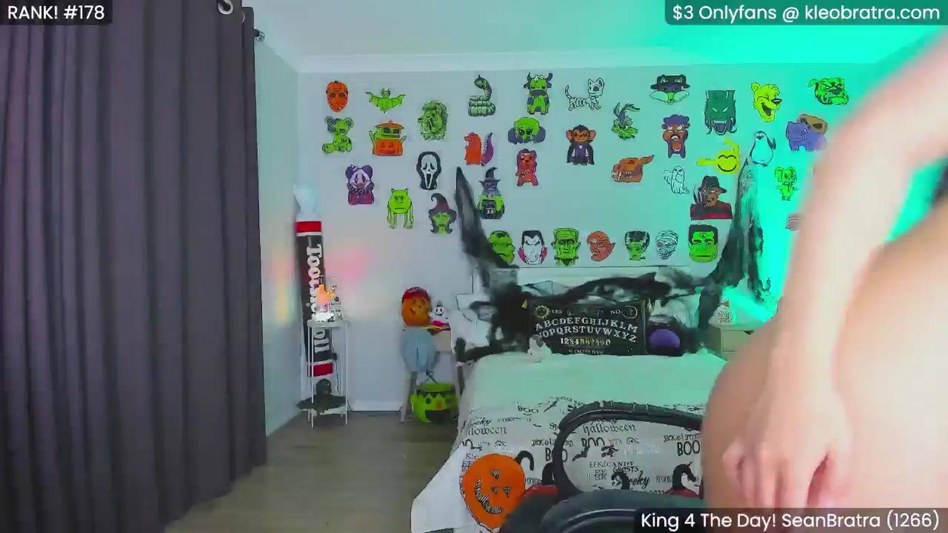 Gallery image thumbnail from KleoBratra's myfreecams stream on, 10/17/2024, 10:08 image 7 of 20