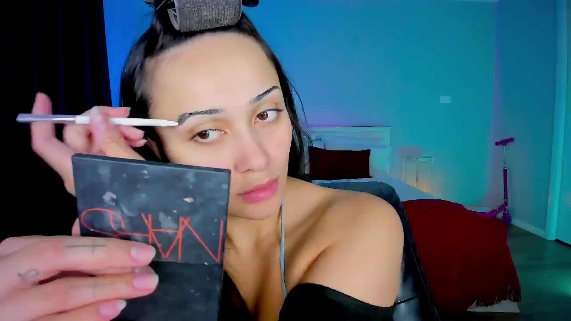Gallery image thumbnail from KleoBratra's myfreecams stream on, 01/04/2025, 10:33 image 2 of 20