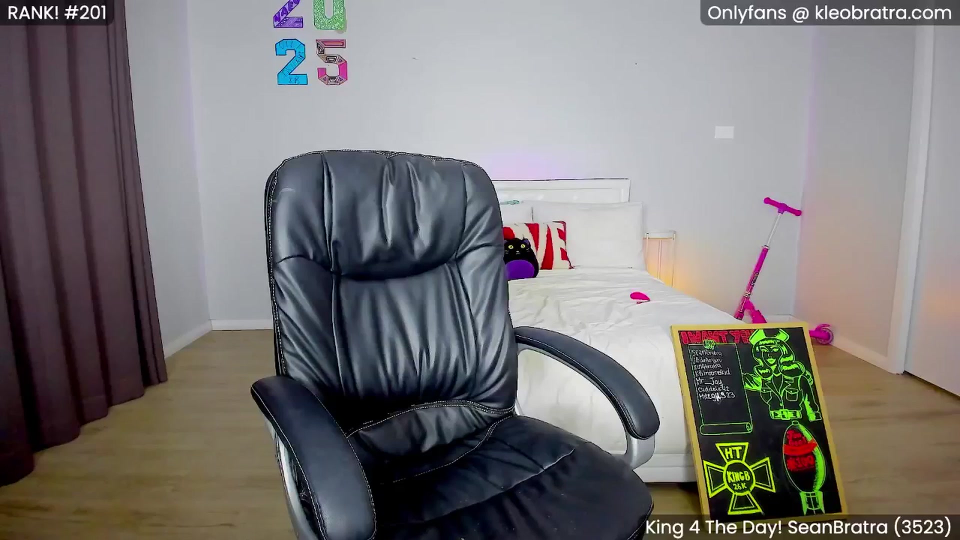 Gallery image thumbnail from KleoBratra's myfreecams stream on, 01/26/2025, 14:15 image 3 of 20