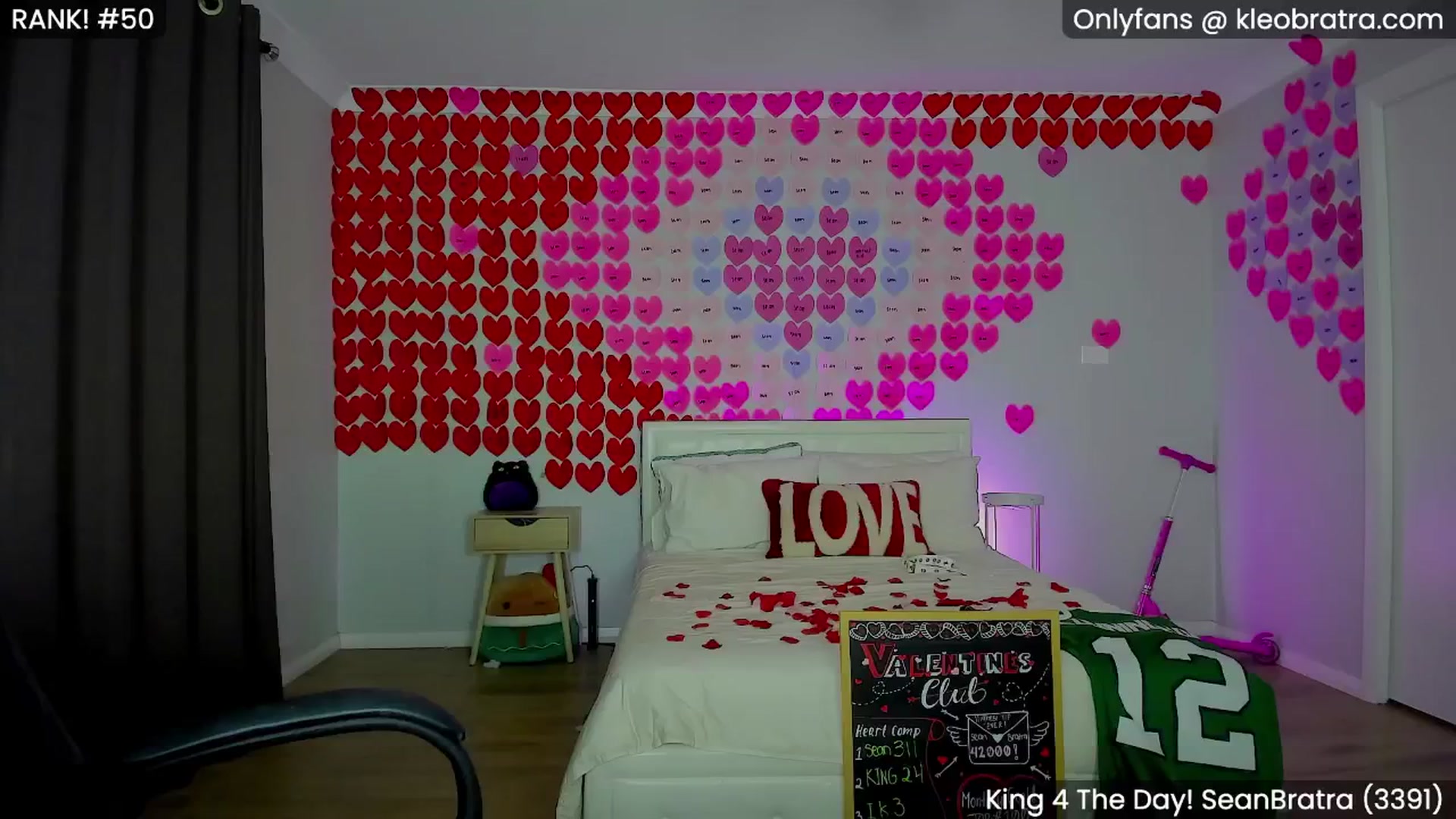 Gallery image thumbnail from KleoBratra's myfreecams stream on, 02/10/2025, 08:18 image 8 of 20
