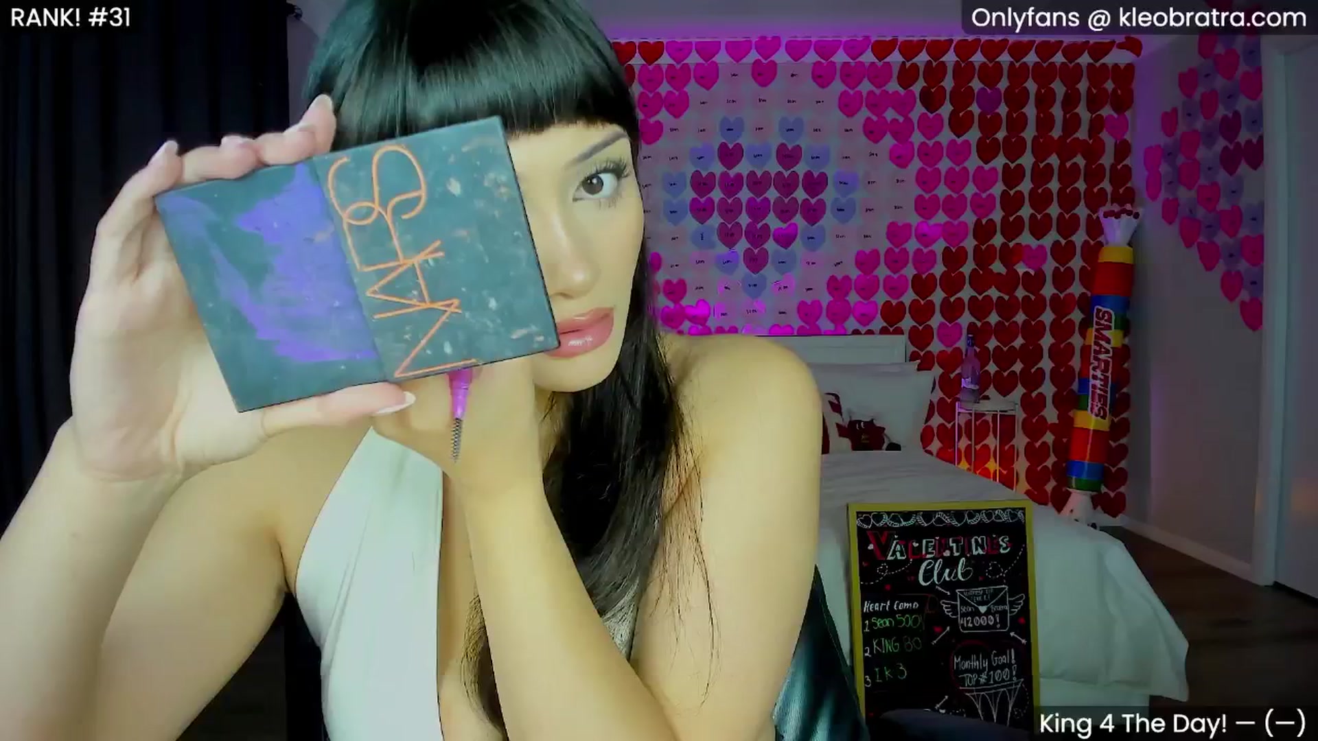 Gallery image thumbnail from KleoBratra's myfreecams stream on, 02/25/2025, 24:01 image 10 of 20