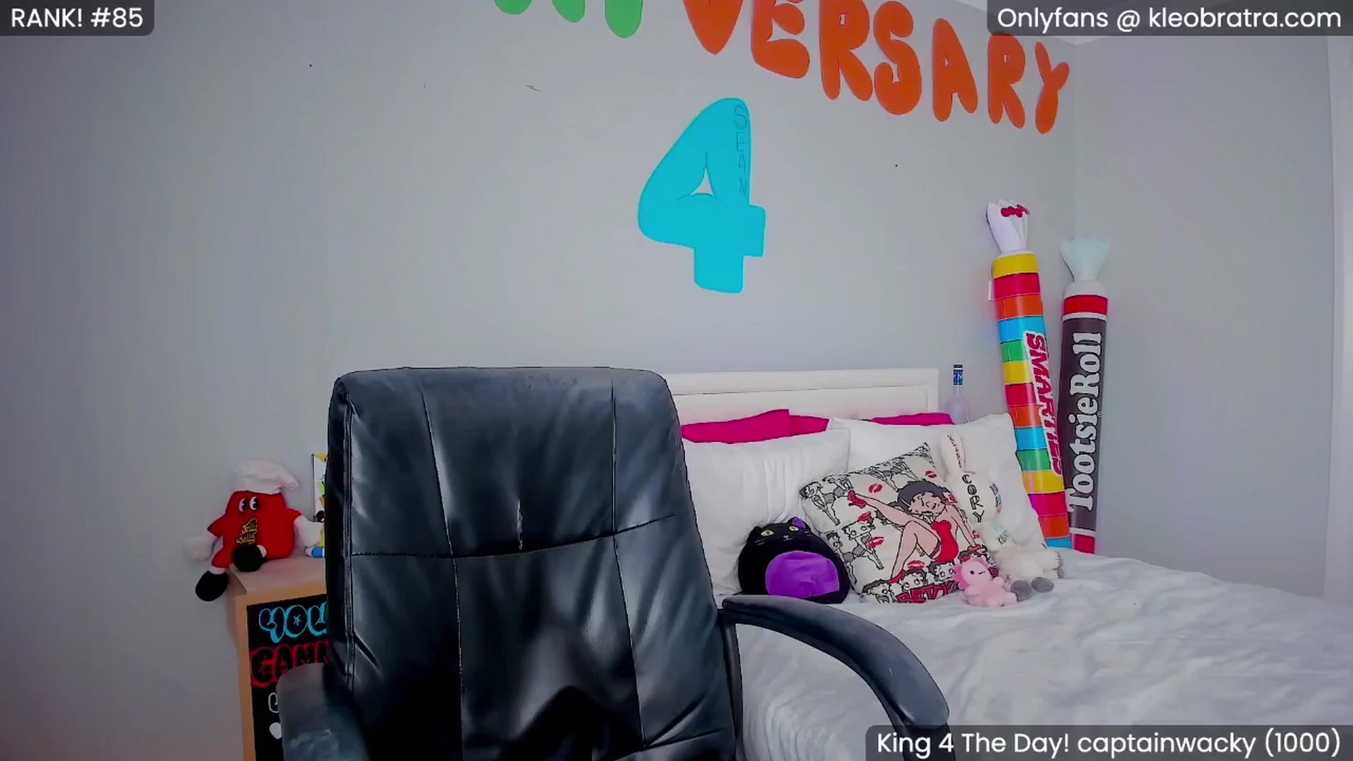 Gallery image thumbnail from KleoBratra's myfreecams stream on, 05/08/2025, 03:57 image 5 of 20