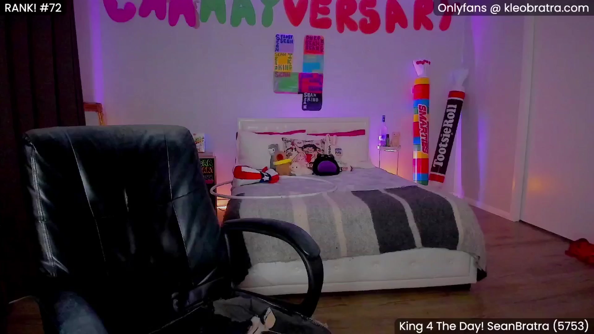 Gallery image thumbnail from KleoBratra's myfreecams stream on, 05/20/2025, 06:25 image 17 of 20