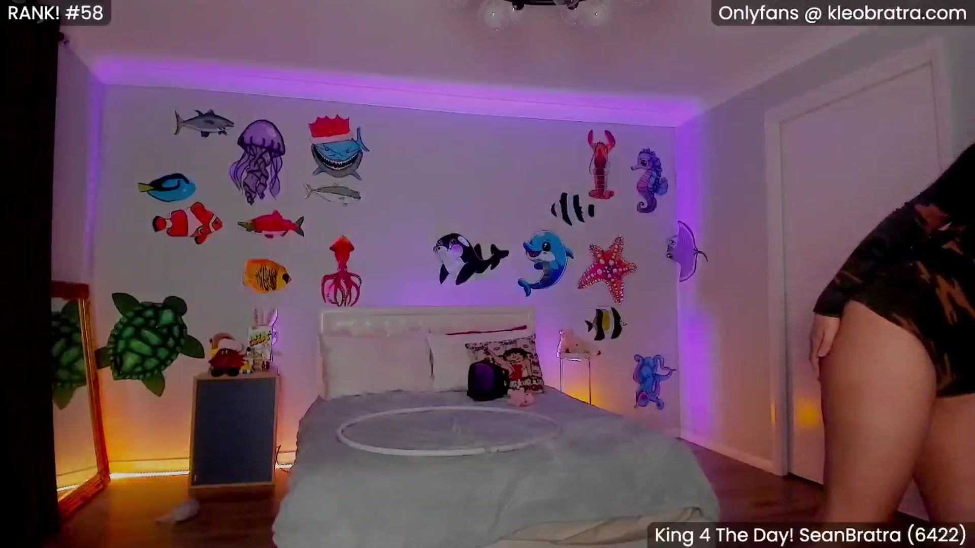 Gallery image thumbnail from KleoBratra's myfreecams stream on, 06/06/2025, 09:06 image 18 of 20
