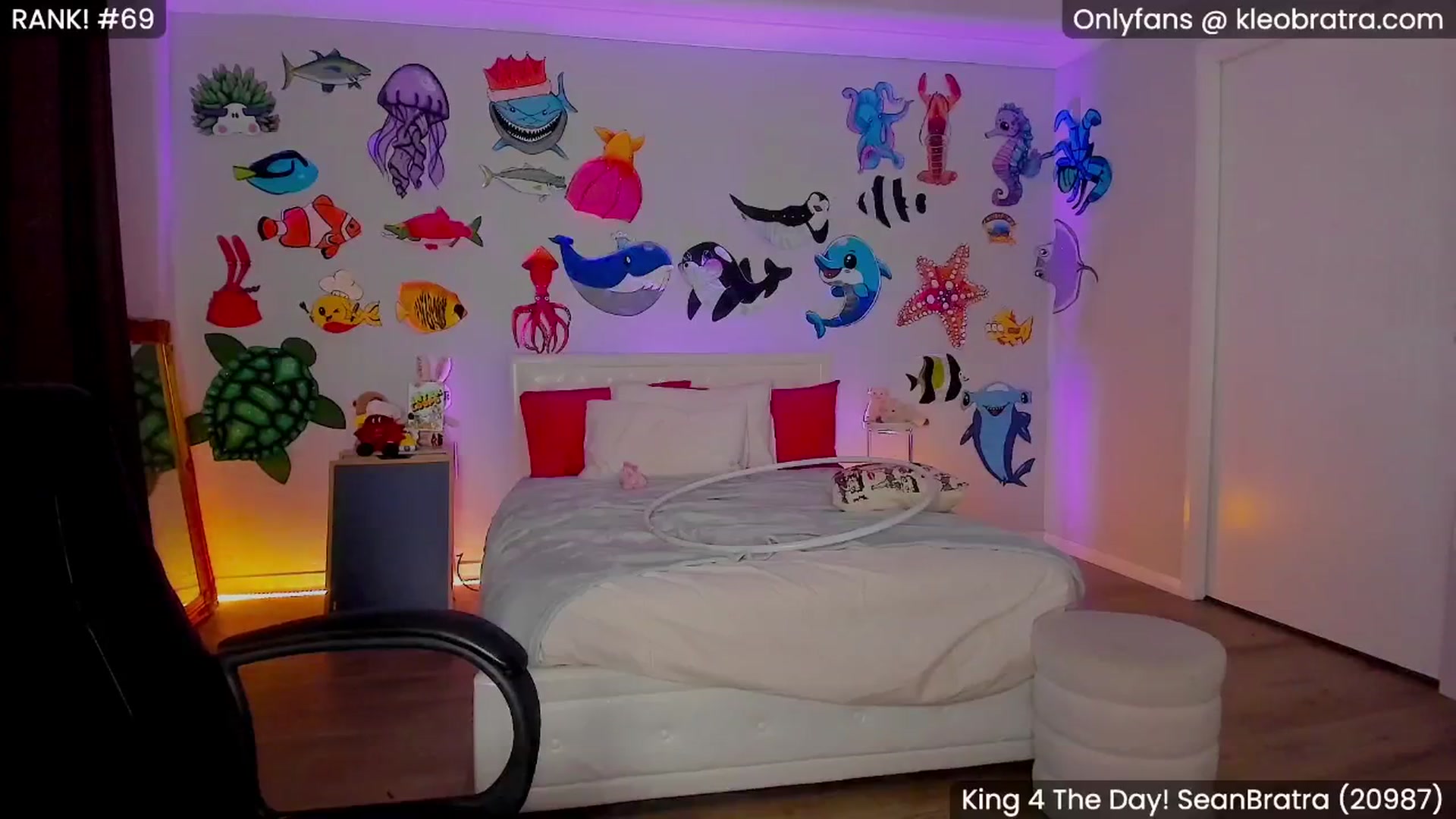 Gallery image thumbnail from KleoBratra's myfreecams stream on, 06/10/2025, 06:23 image 12 of 20