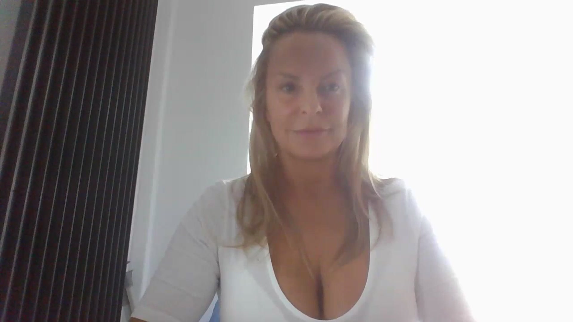 Gallery image thumbnail from Klo35's myfreecams stream on, 07/06/2023, 15:32 image 12 of 20