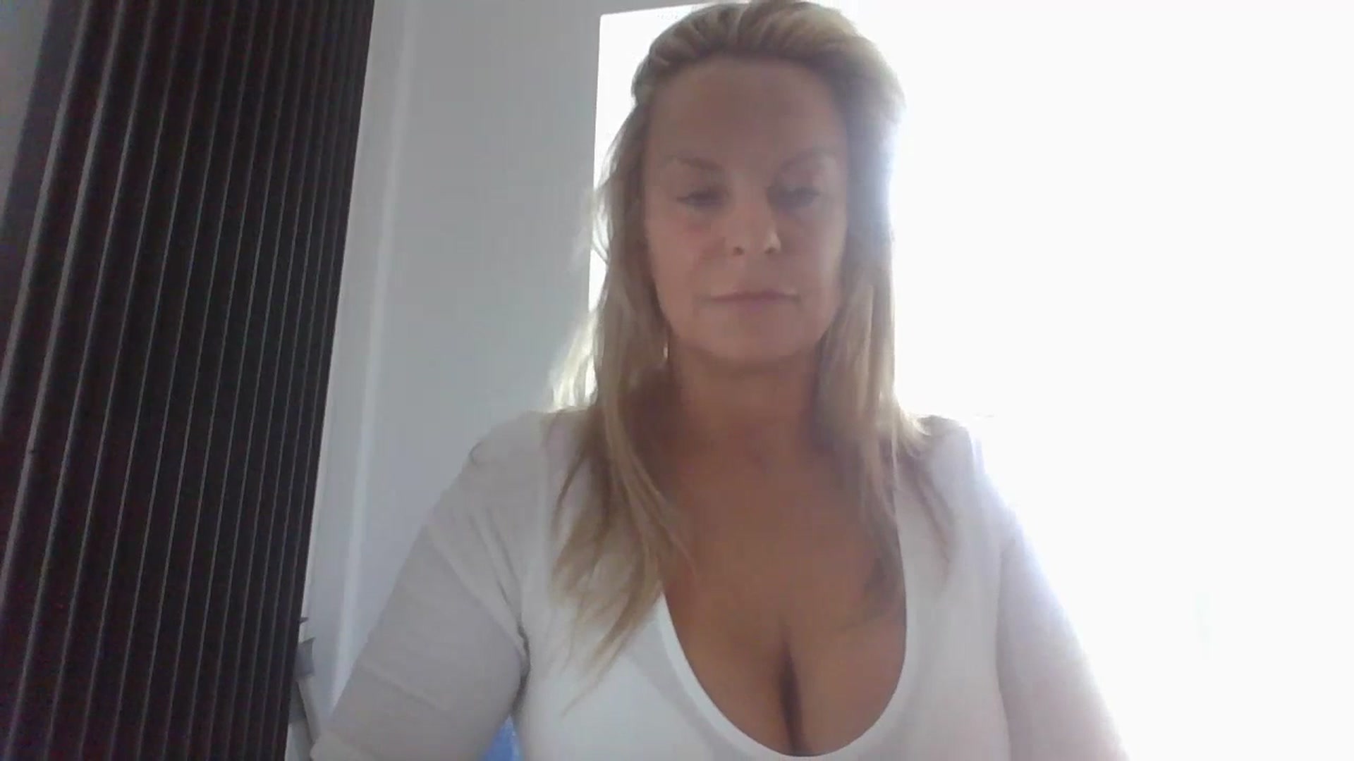 Gallery image thumbnail from Klo35's myfreecams stream on, 07/06/2023, 15:32 image 17 of 20