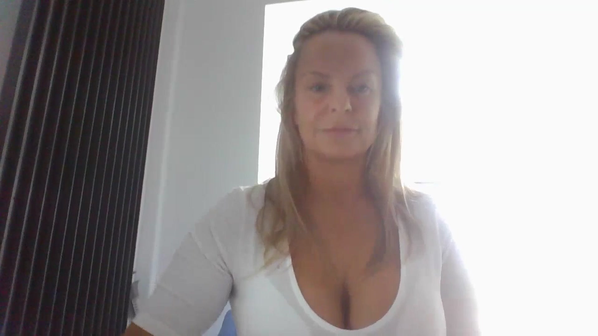 Gallery image thumbnail from Klo35's myfreecams stream on, 07/06/2023, 15:32 image 13 of 20