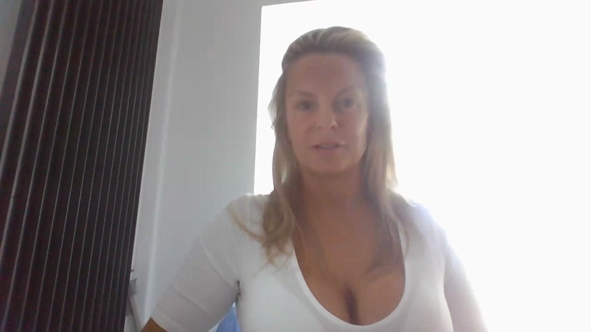 Gallery image thumbnail from Klo35's myfreecams stream on, 07/06/2023, 15:32 image 9 of 20