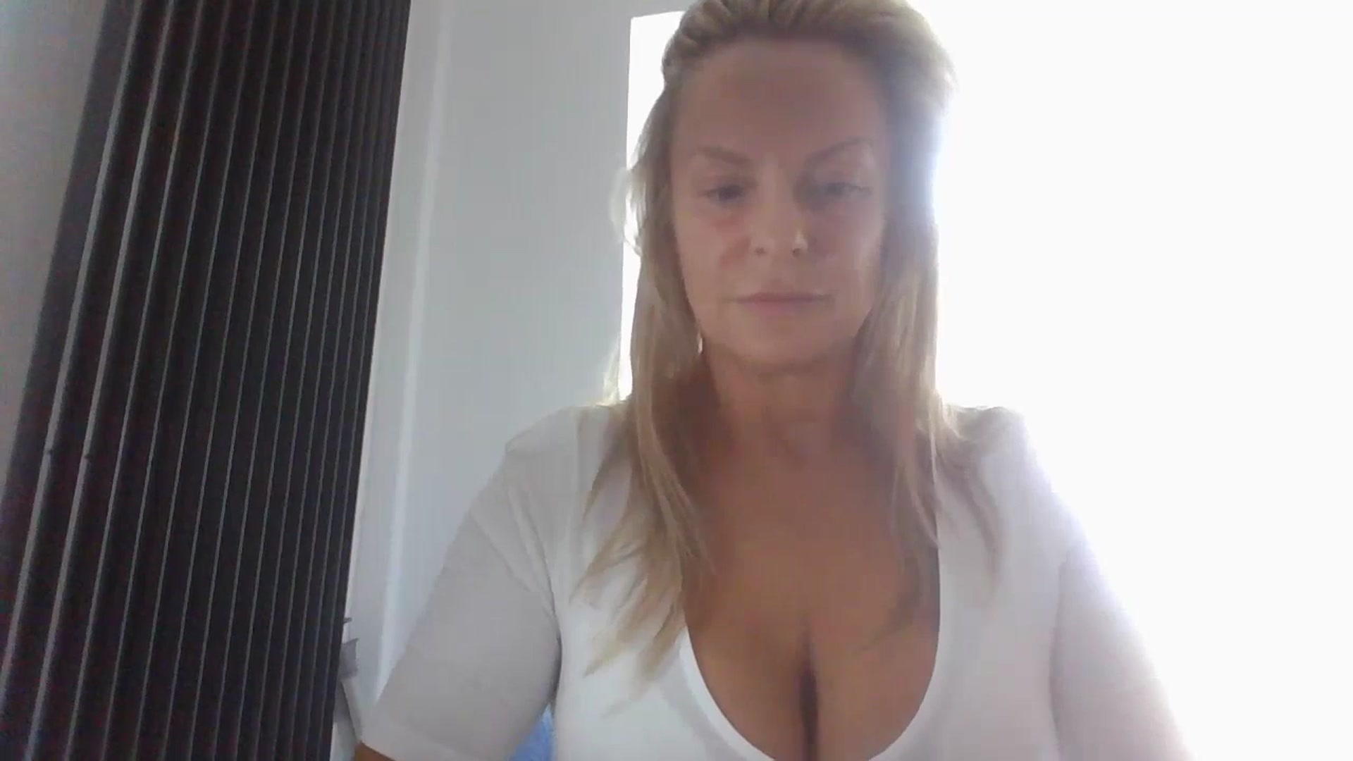 Gallery image thumbnail from Klo35's myfreecams stream on, 07/06/2023, 15:32 image 19 of 20