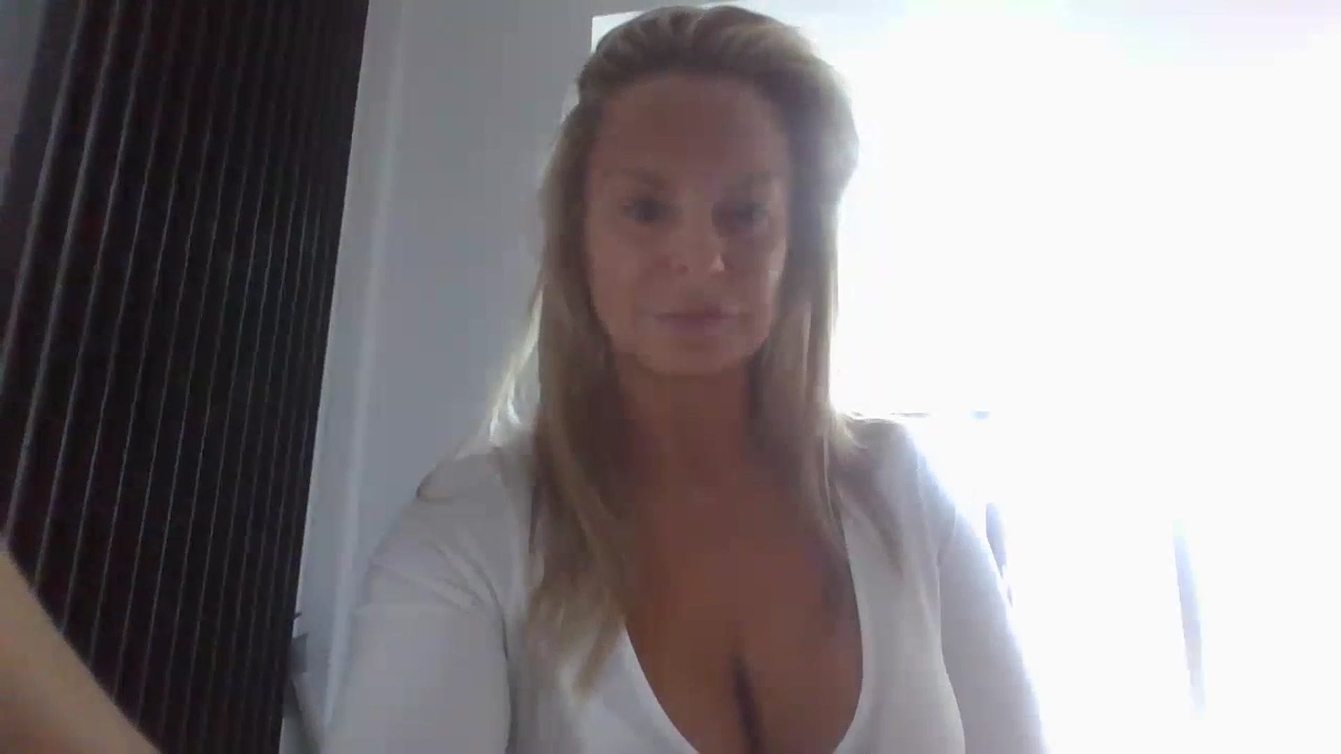 Gallery image thumbnail from Klo35's myfreecams stream on, 07/06/2023, 15:32 image 18 of 20