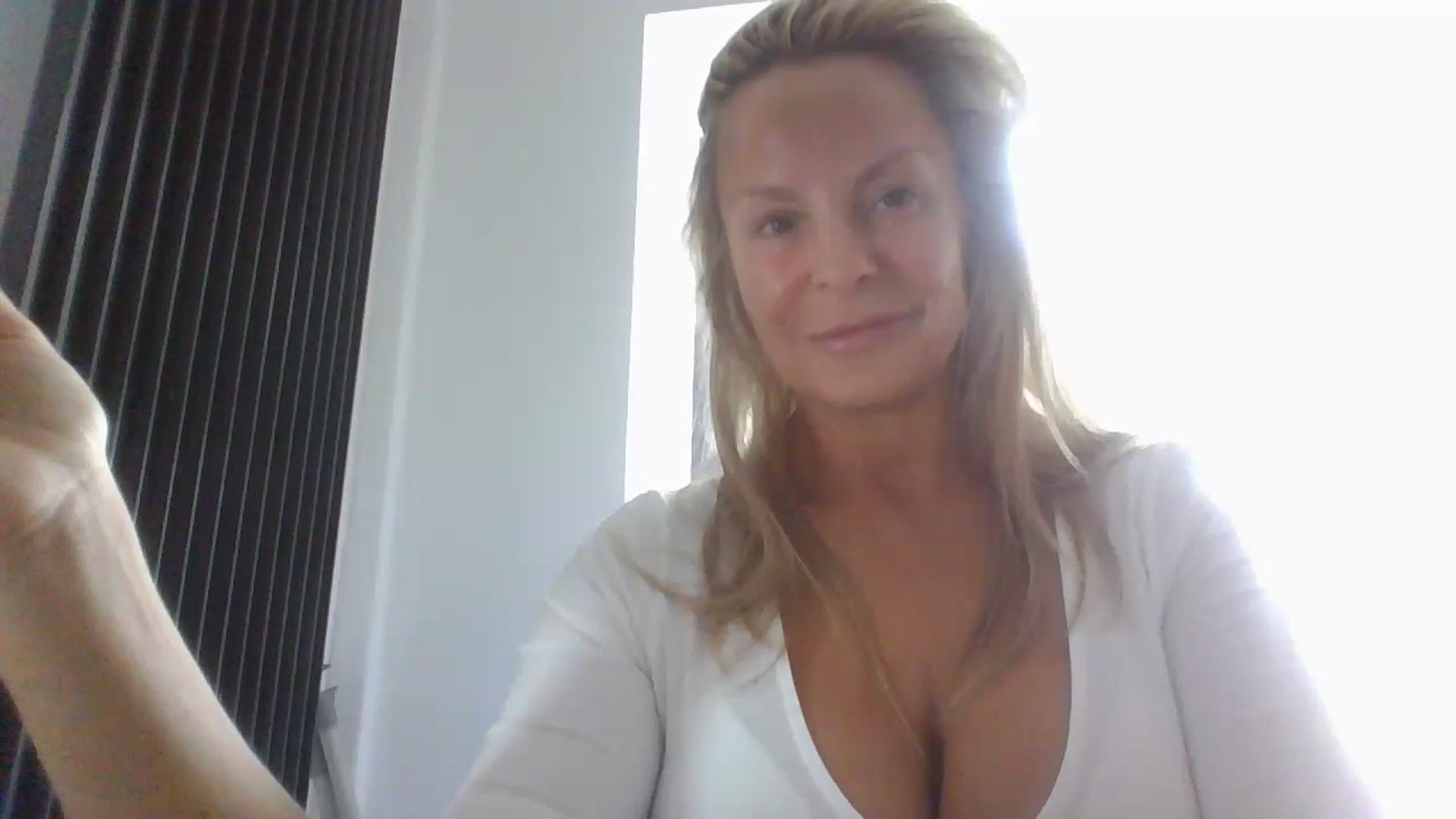 Gallery image thumbnail from Klo35's myfreecams stream on, 07/06/2023, 15:32 image 11 of 20