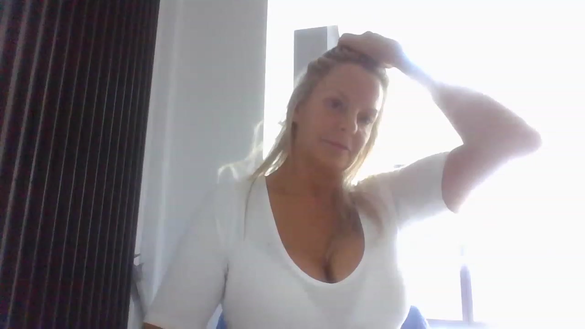 Gallery image thumbnail from Klo35's myfreecams stream on, 07/06/2023, 16:11 image 9 of 20