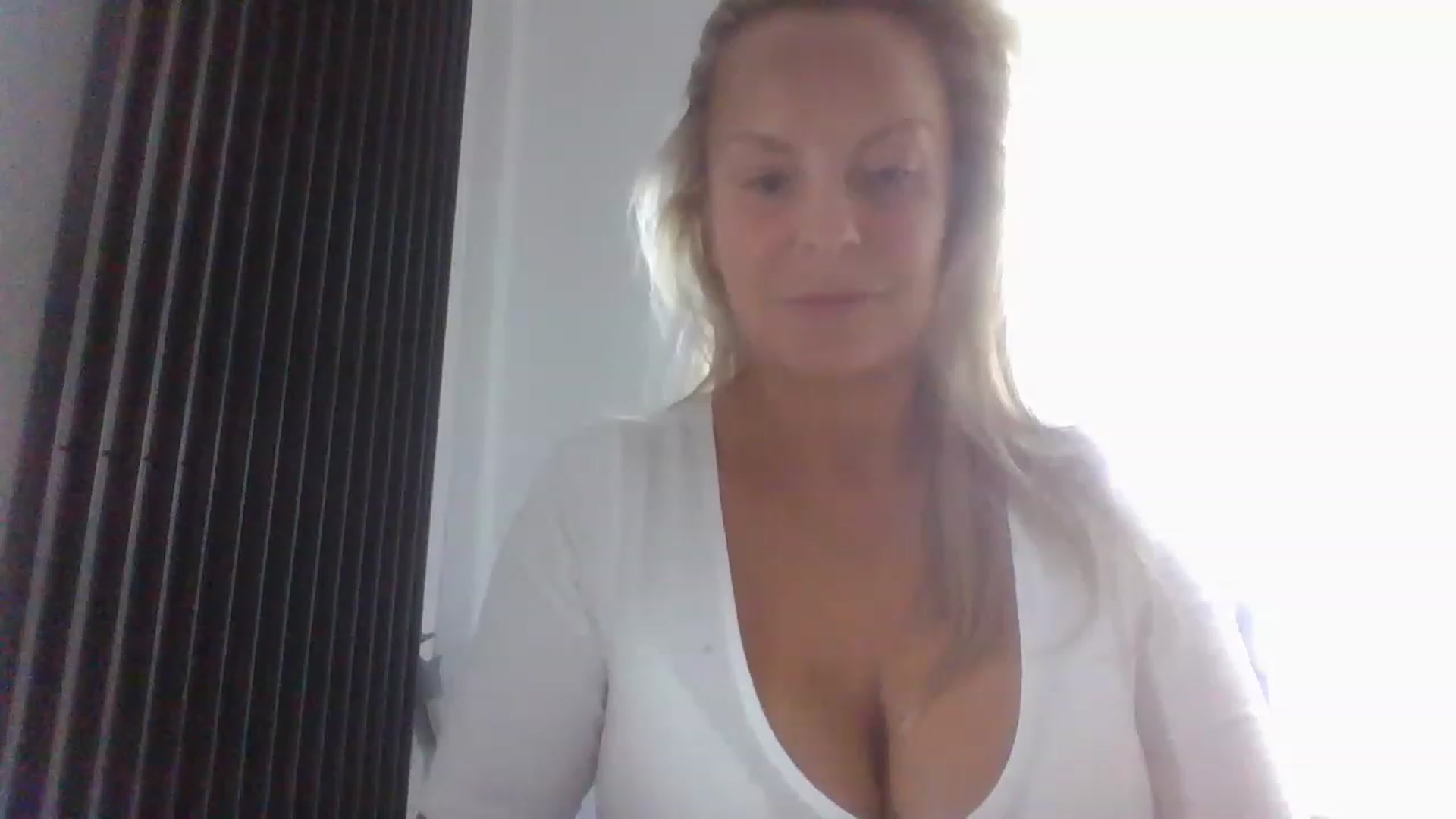 Gallery image thumbnail from Klo35's myfreecams stream on, 07/06/2023, 16:11 image 19 of 20