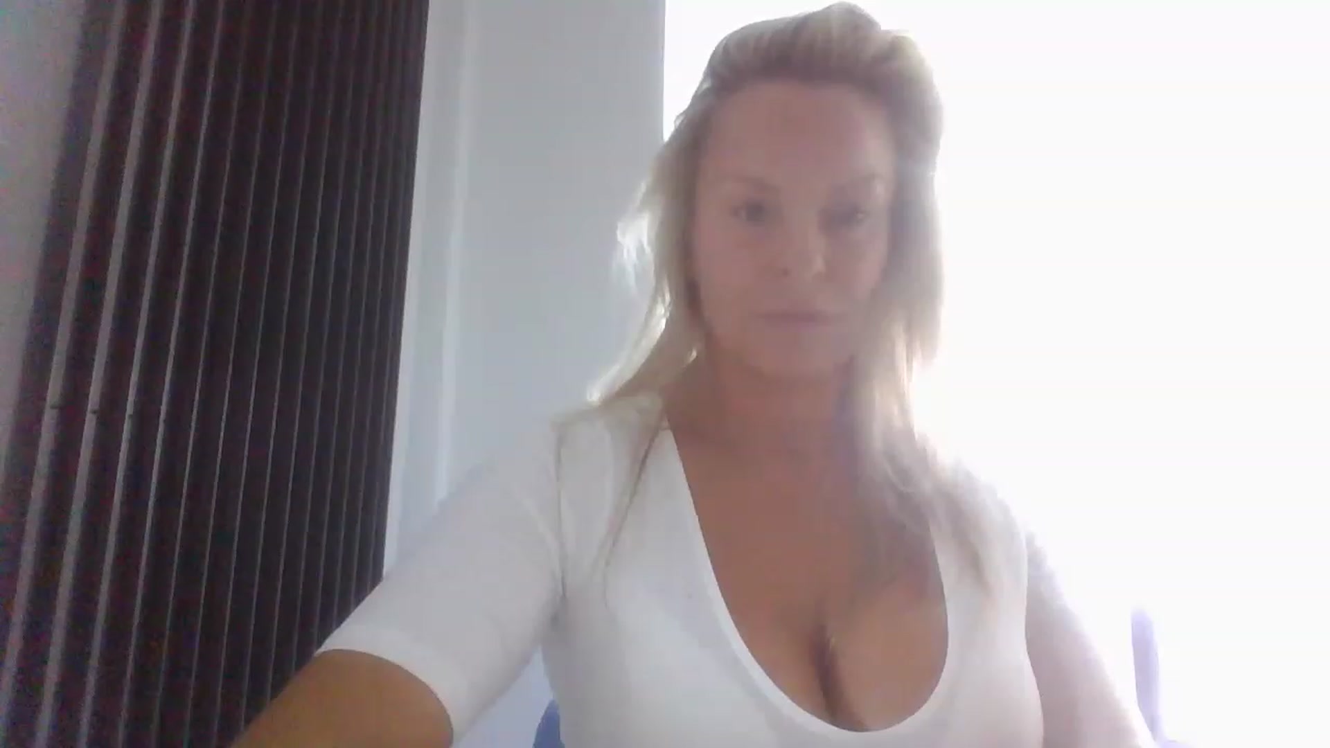 Gallery image thumbnail from Klo35's myfreecams stream on, 07/06/2023, 16:11 image 13 of 20