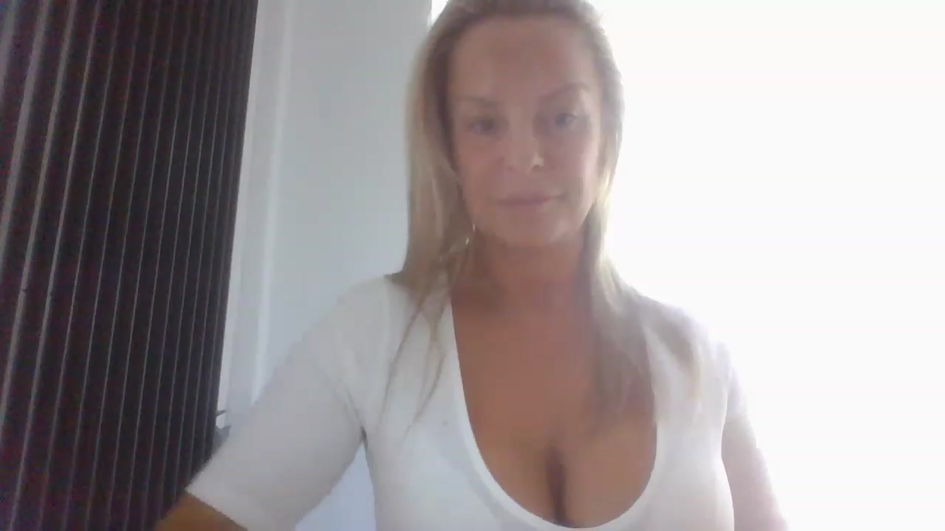 Gallery image thumbnail from Klo35's myfreecams stream on, 07/06/2023, 16:11 image 6 of 20