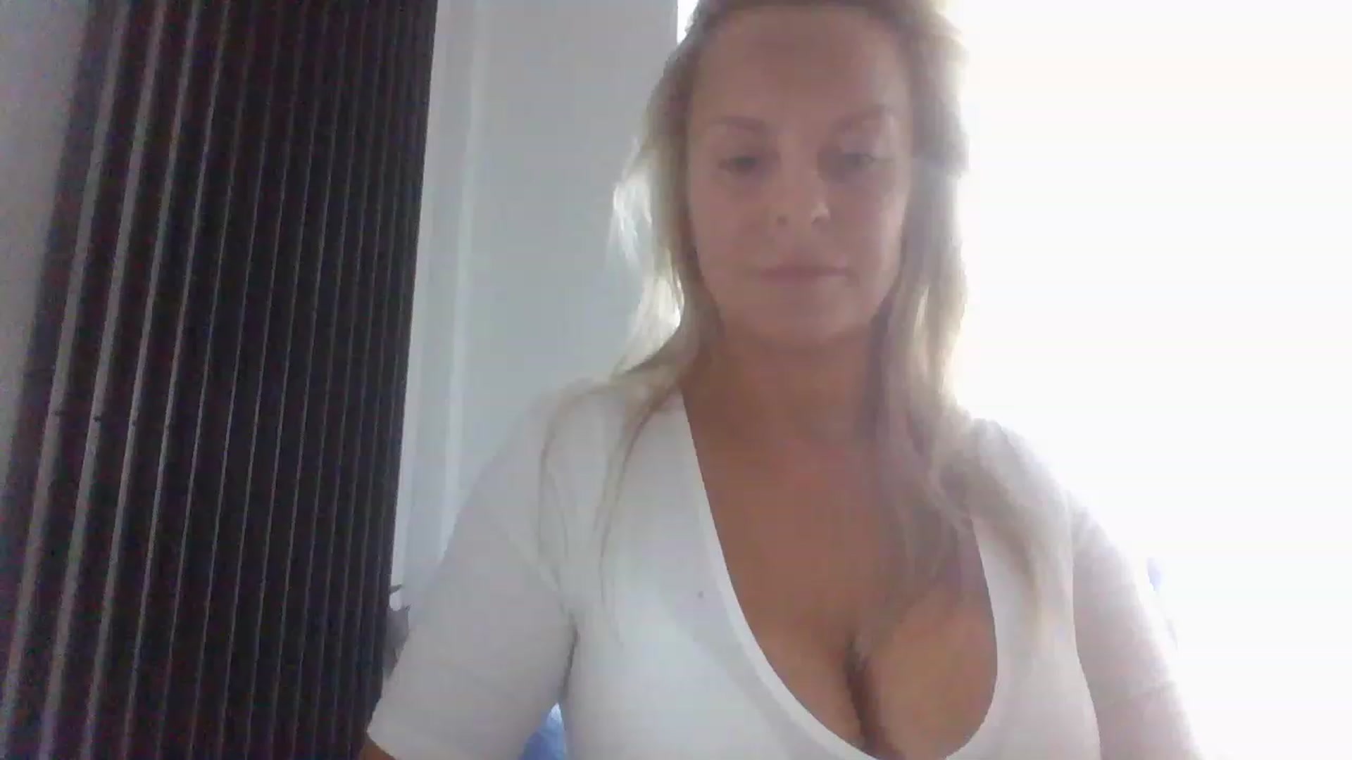 Gallery image thumbnail from Klo35's myfreecams stream on, 07/06/2023, 16:11 image 14 of 20