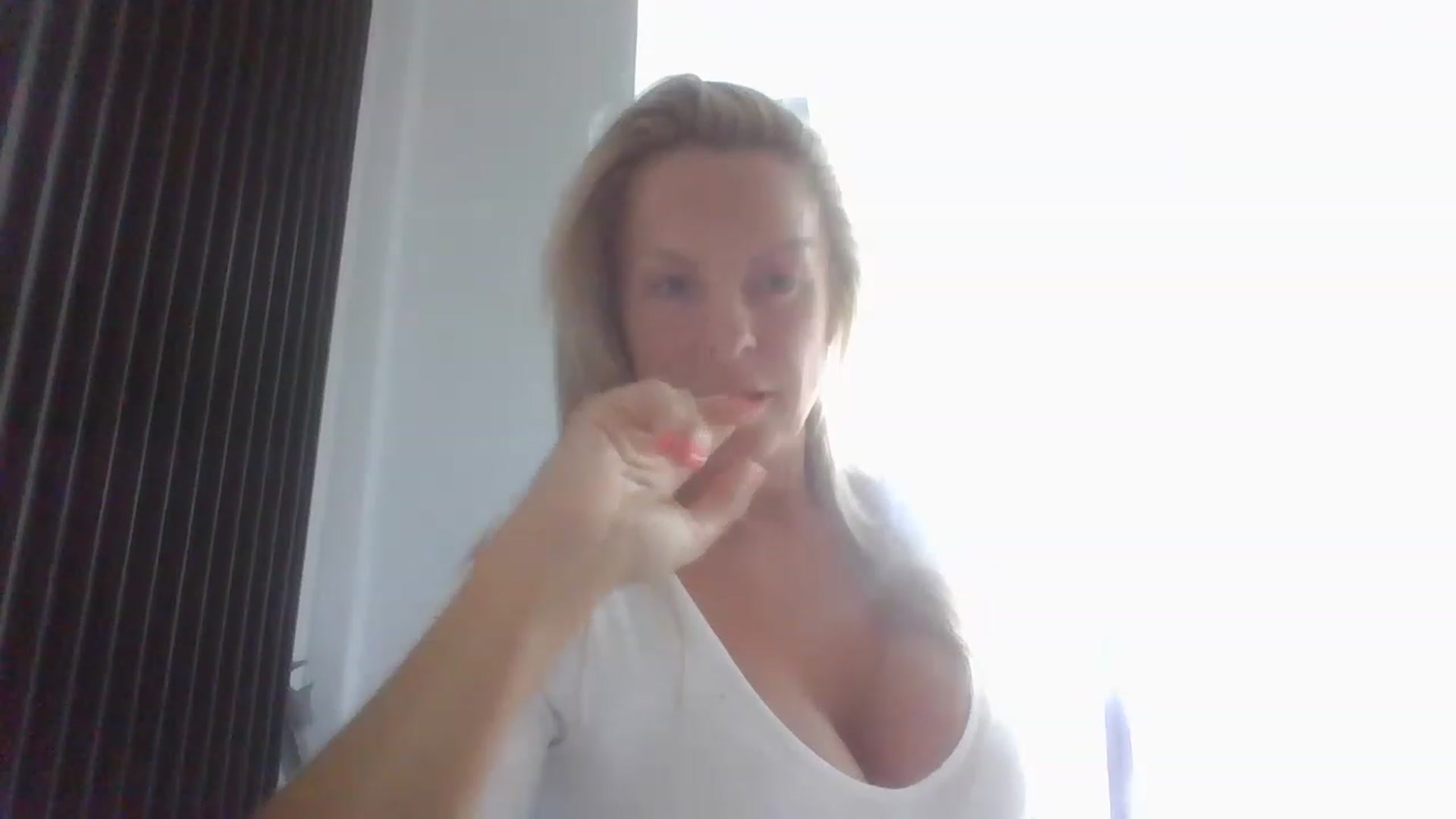 Gallery image thumbnail from Klo35's myfreecams stream on, 07/06/2023, 16:11 image 4 of 20