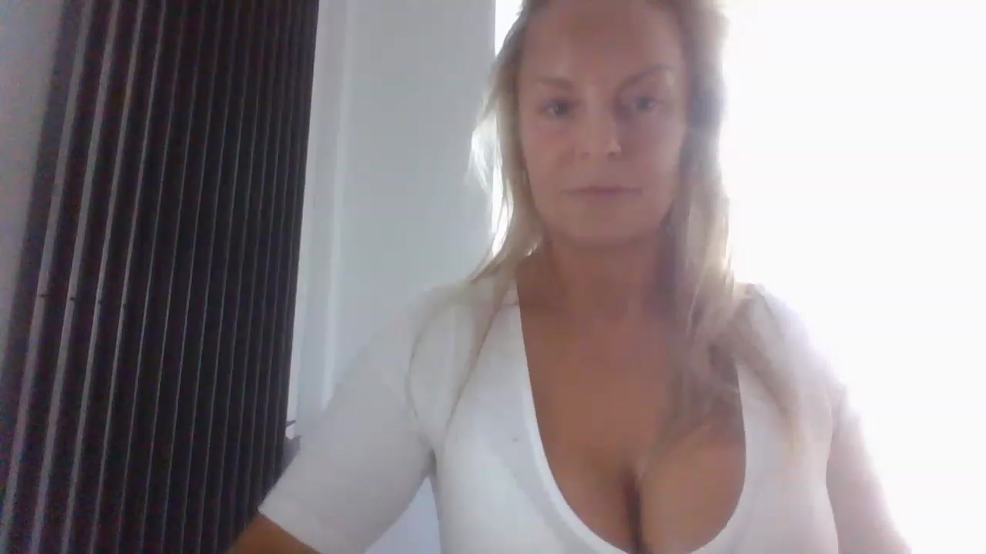 Gallery image thumbnail from Klo35's myfreecams stream on, 07/06/2023, 16:11 image 16 of 20