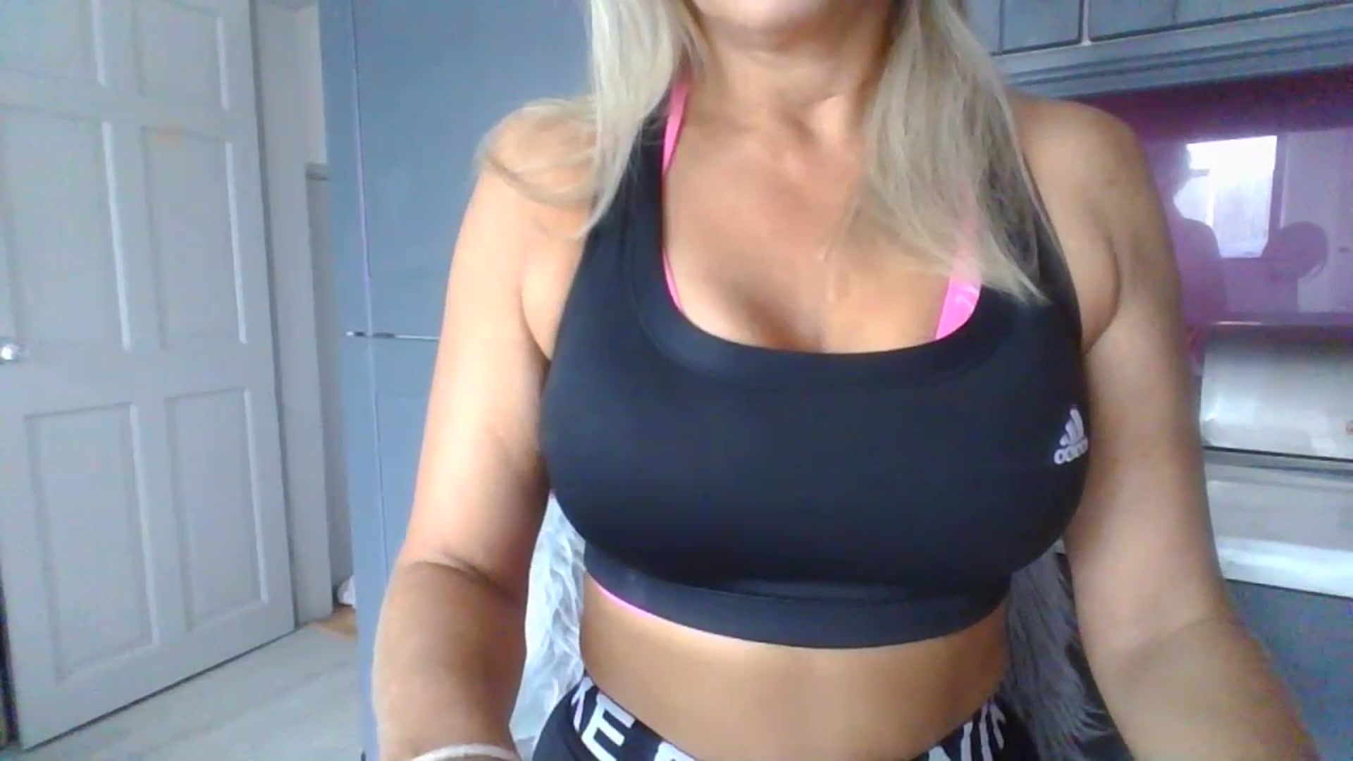 Gallery image thumbnail from Klo35's myfreecams stream on, 07/08/2023, 12:04 image 3 of 20