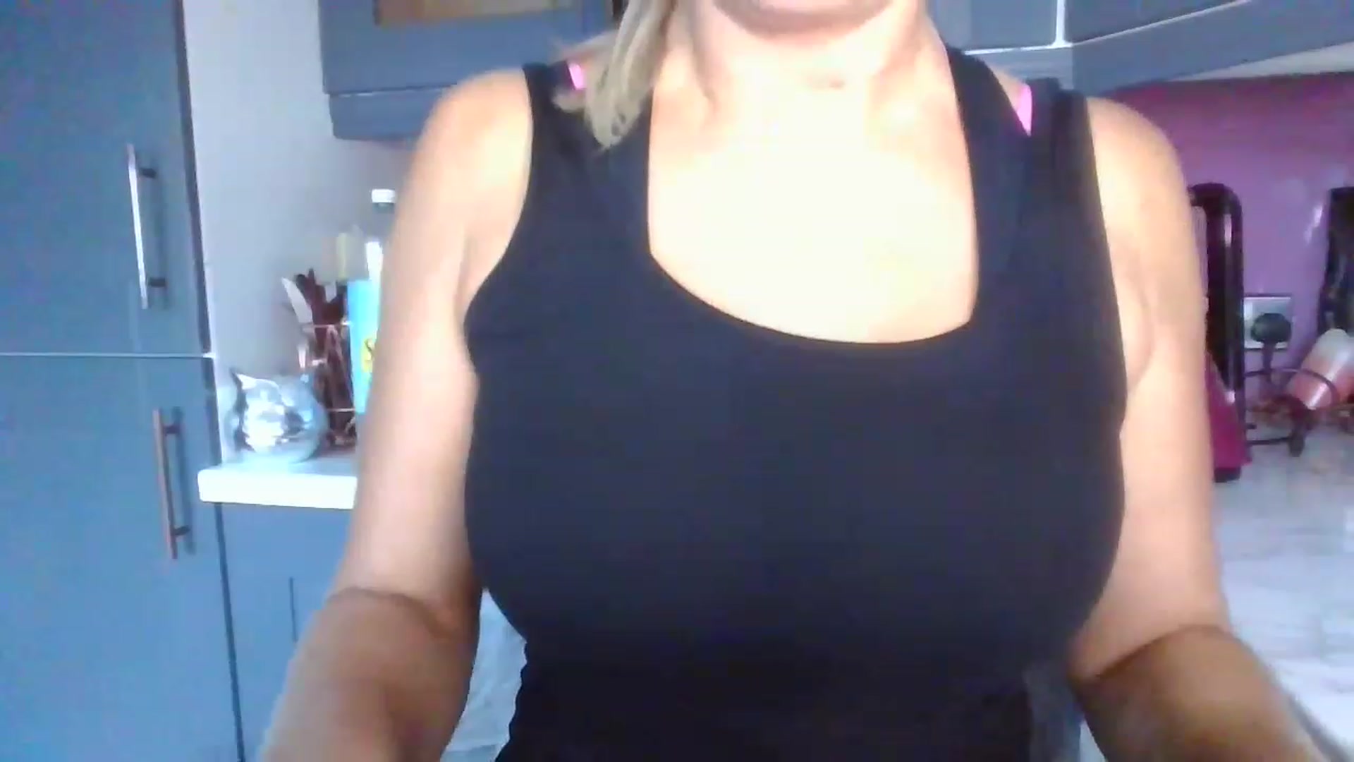 Gallery image thumbnail from Klo35's myfreecams stream on, 07/08/2023, 18:06 image 2 of 20
