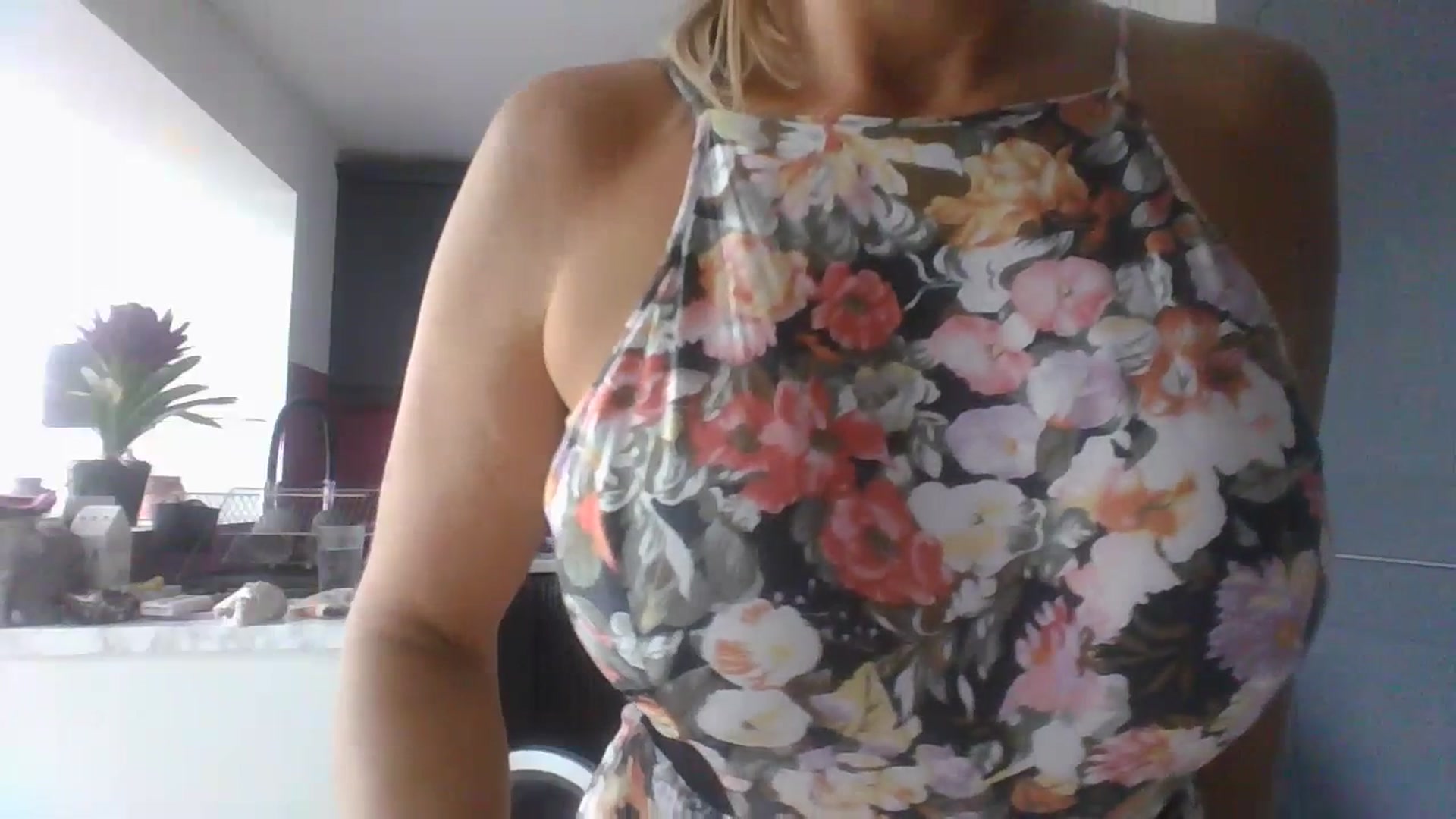 Gallery image thumbnail from Klo35's myfreecams stream on, 07/09/2023, 16:56 image 18 of 20