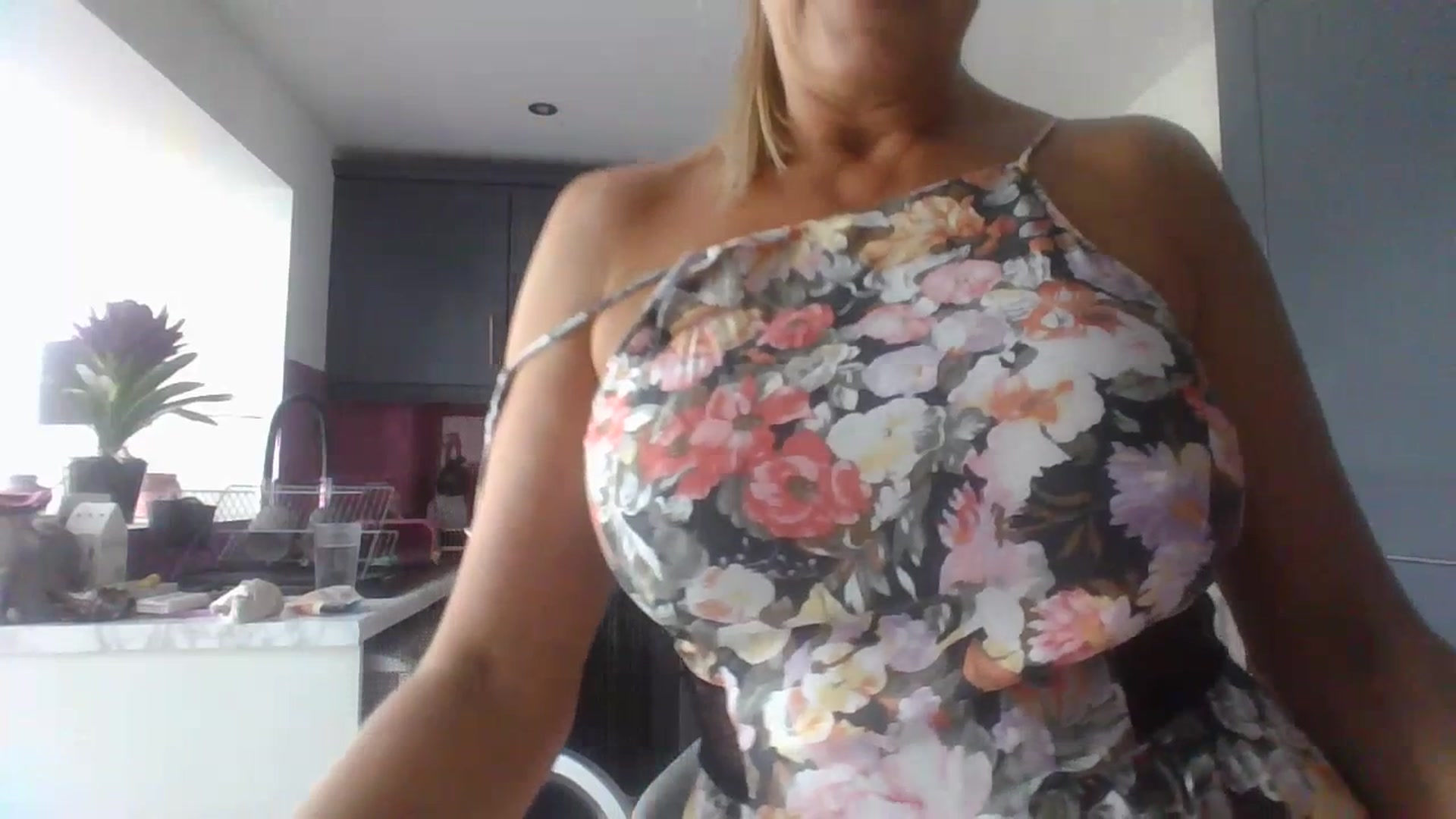 Gallery image thumbnail from Klo35's myfreecams stream on, 07/09/2023, 16:56 image 17 of 20