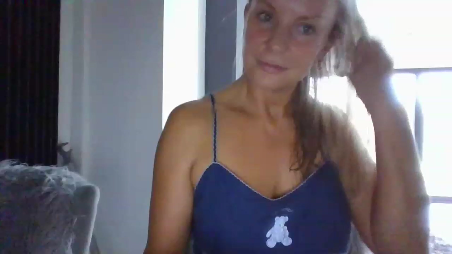 Gallery image thumbnail from Klo35's myfreecams stream on, 07/10/2023, 19:47 image 6 of 20