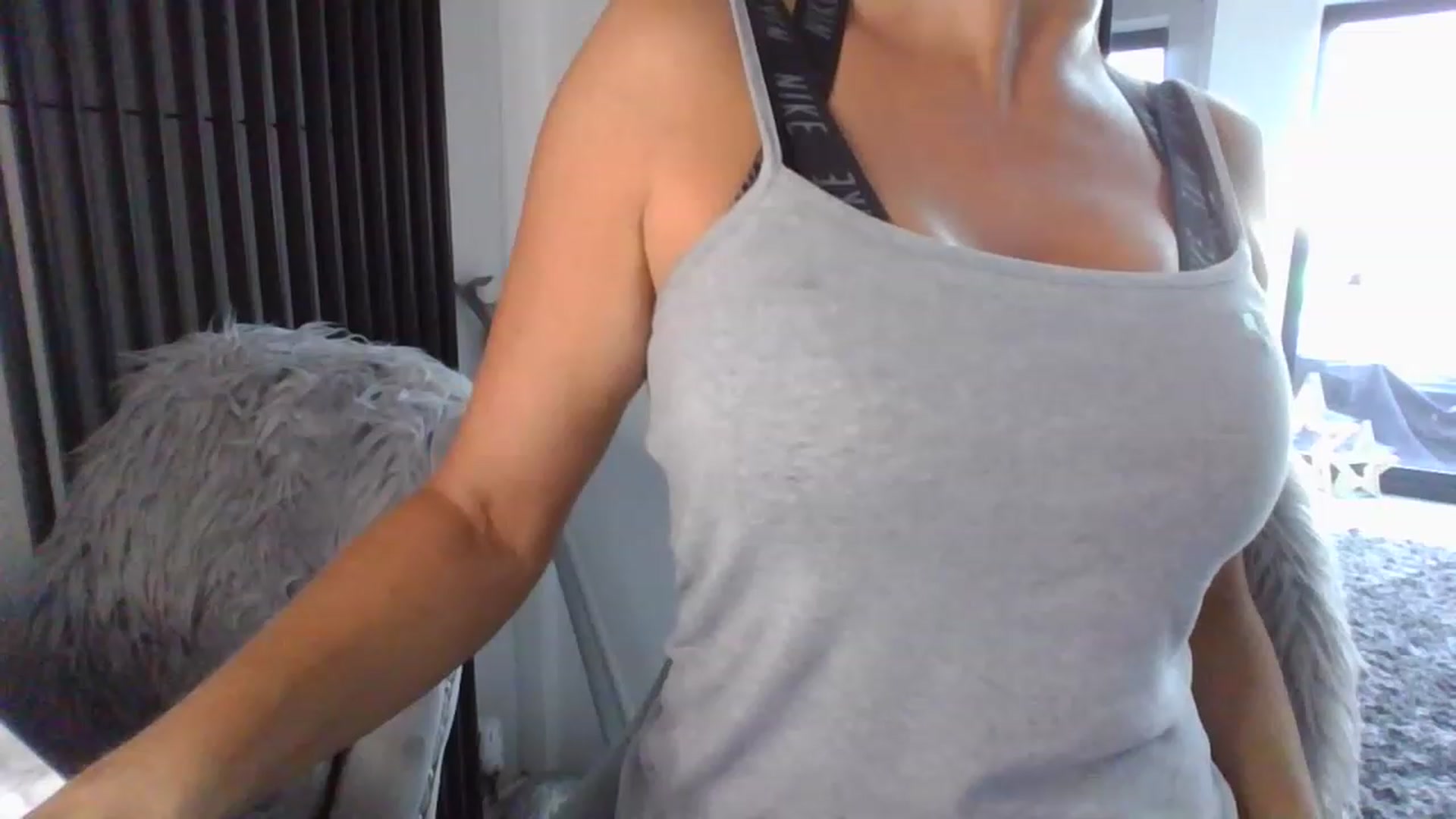 Gallery image thumbnail from Klo35's myfreecams stream on, 07/11/2023, 19:06 image 2 of 20