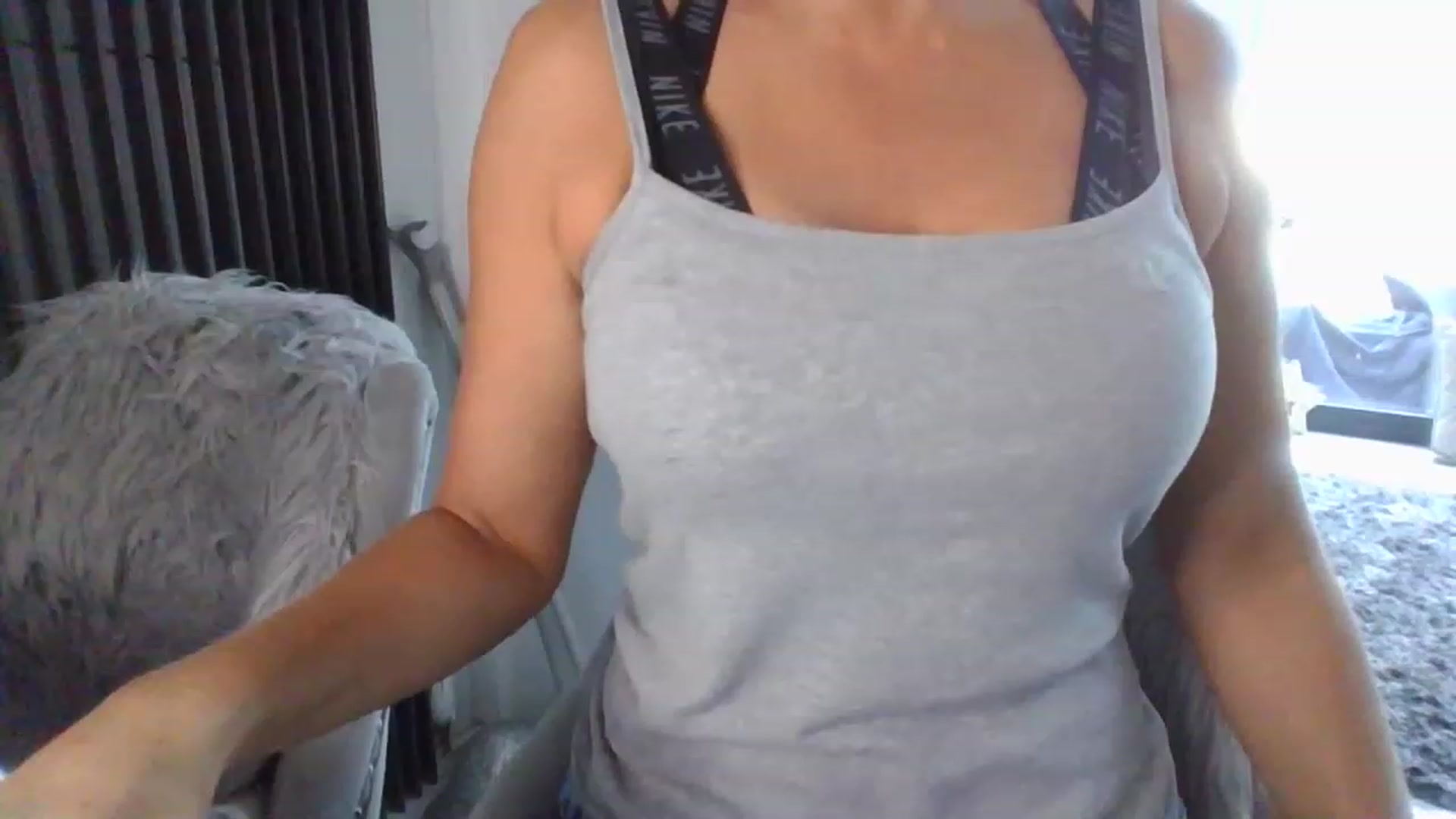 Gallery image thumbnail from Klo35's myfreecams stream on, 07/11/2023, 19:06 image 4 of 20