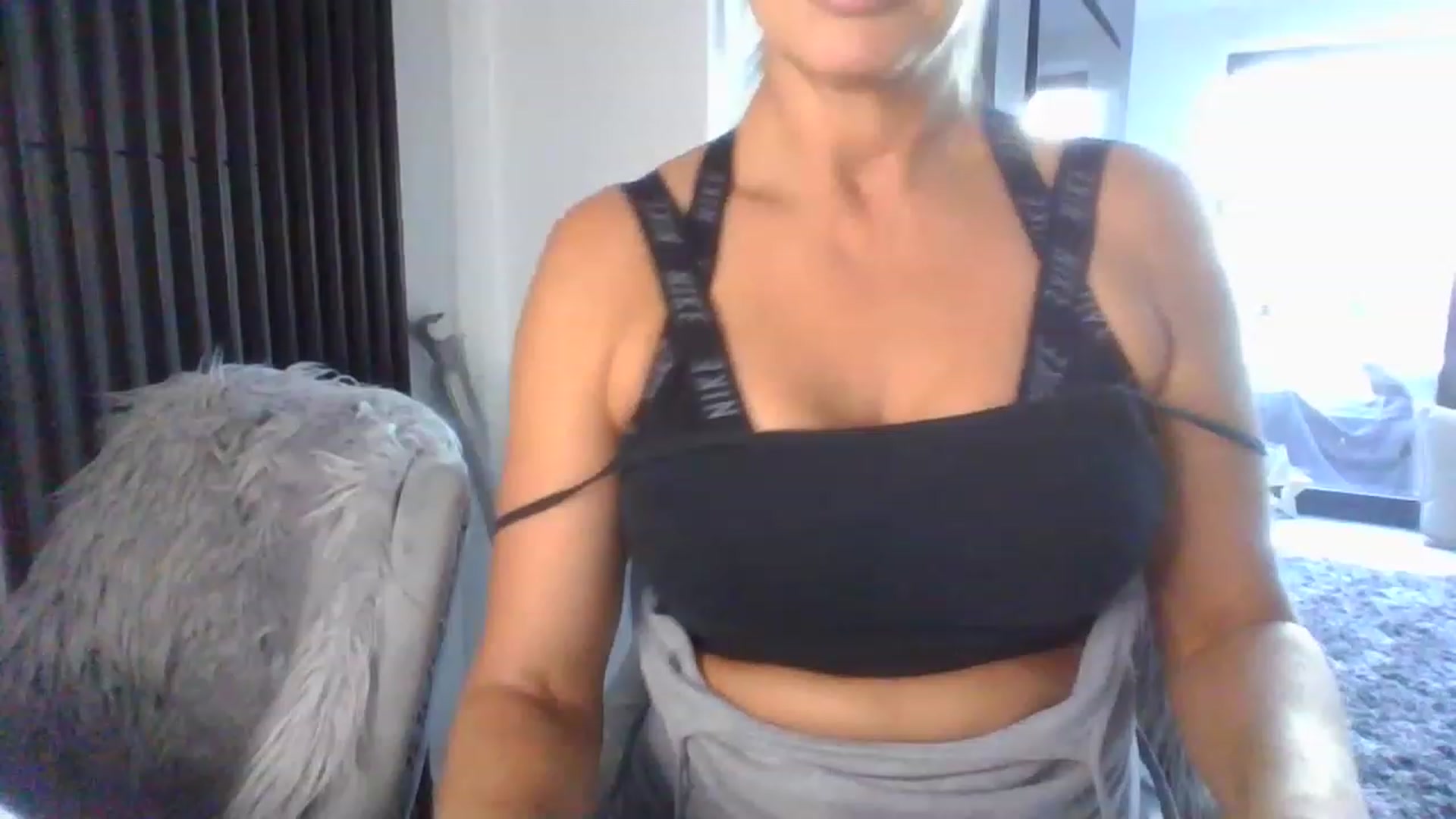 Gallery image thumbnail from Klo35's myfreecams stream on, 07/11/2023, 19:40 image 1 of 20