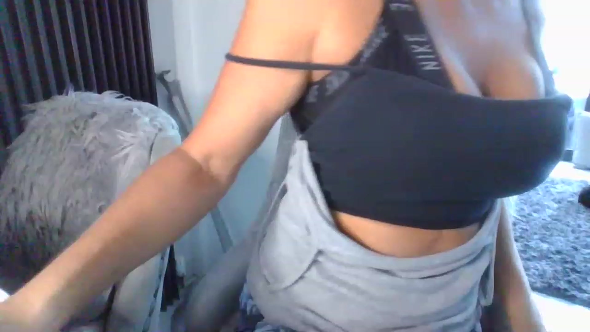 Gallery image thumbnail from Klo35's myfreecams stream on, 07/11/2023, 19:40 image 9 of 20