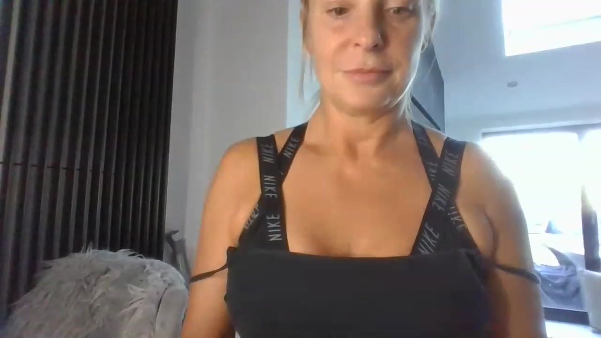 Gallery image thumbnail from Klo35's myfreecams stream on, 07/11/2023, 19:40 image 6 of 20