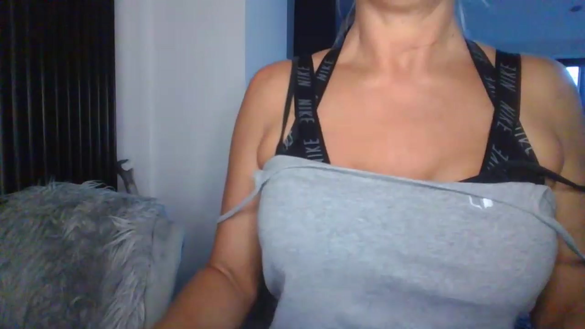 Gallery image thumbnail from Klo35's myfreecams stream on, 07/11/2023, 20:38 image 10 of 20