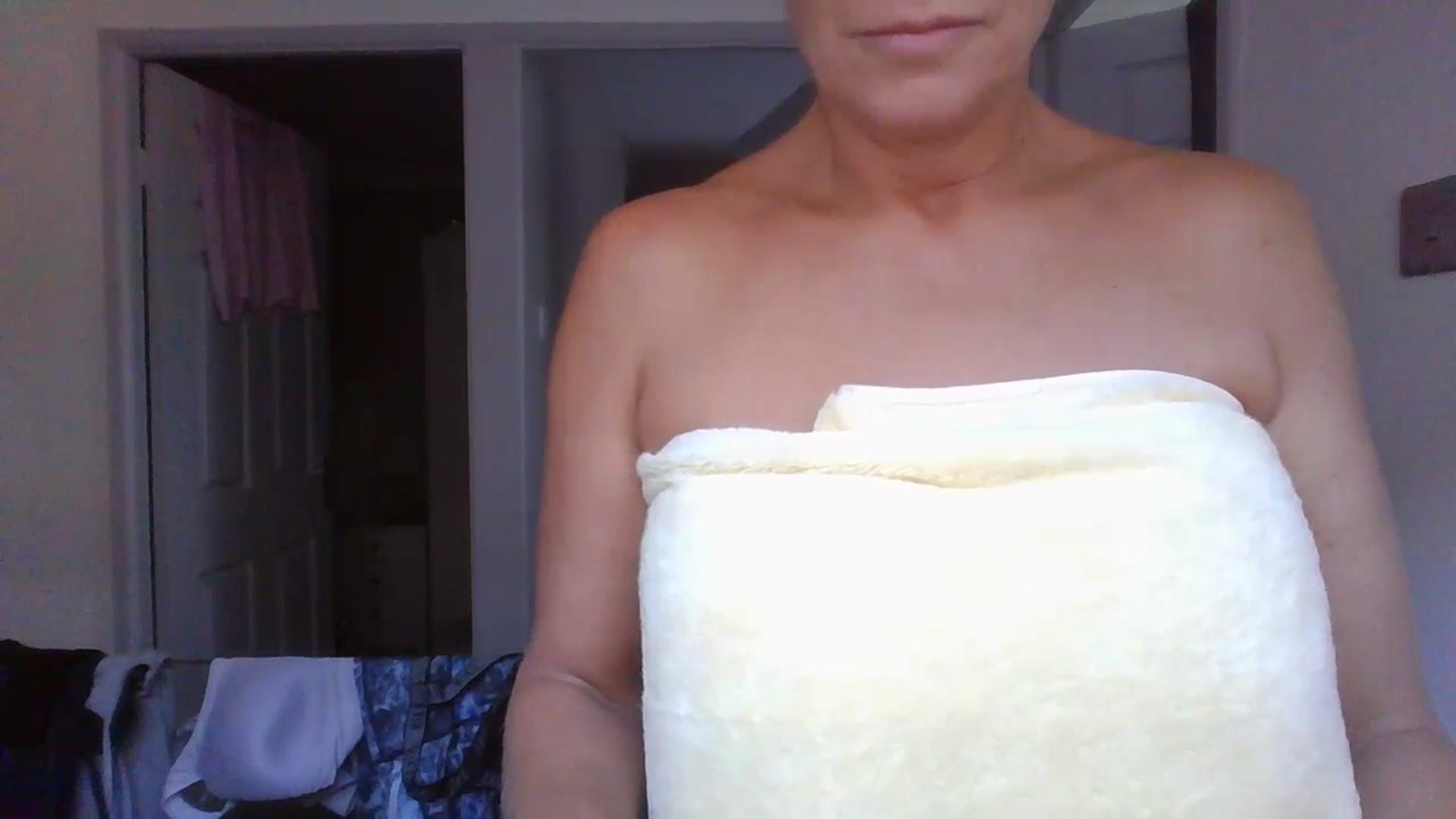 Gallery image thumbnail from Klo35's myfreecams stream on, 07/13/2023, 05:45 image 20 of 20