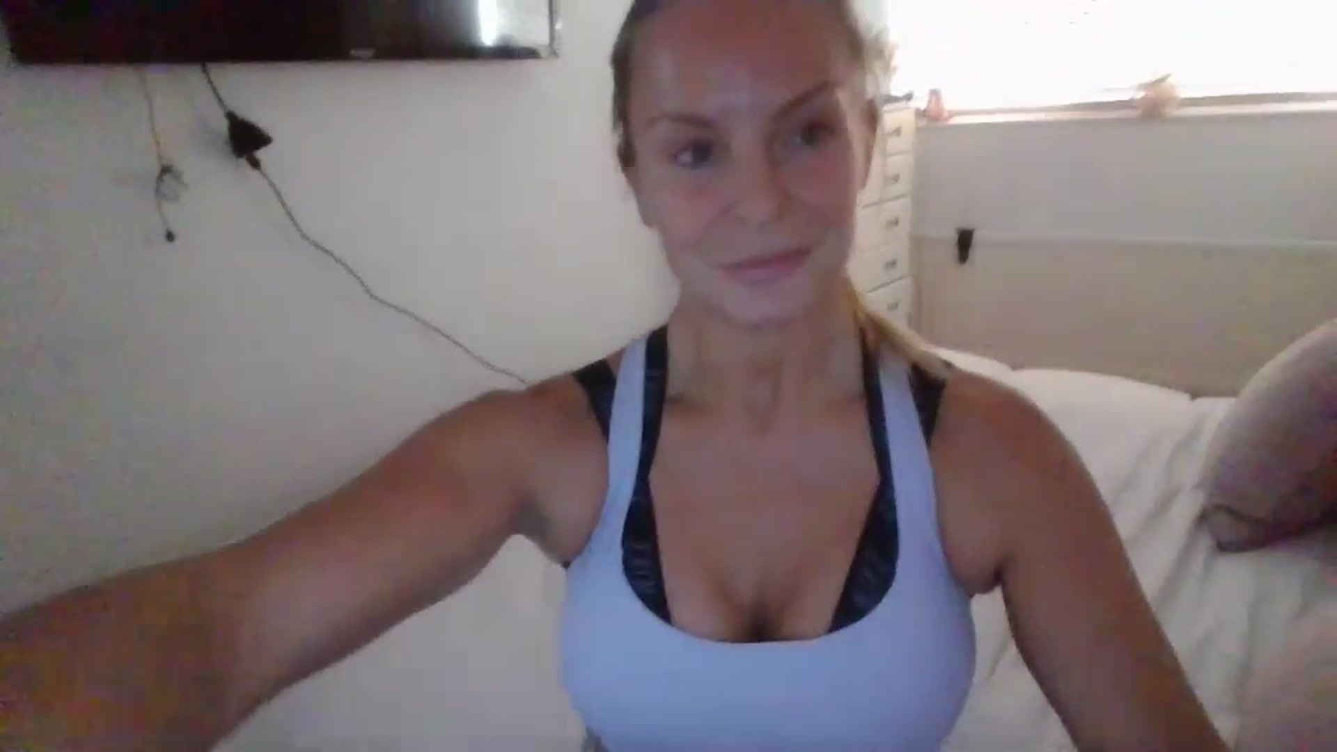 Gallery image thumbnail from Klo35's myfreecams stream on, 07/13/2023, 18:40 image 20 of 20